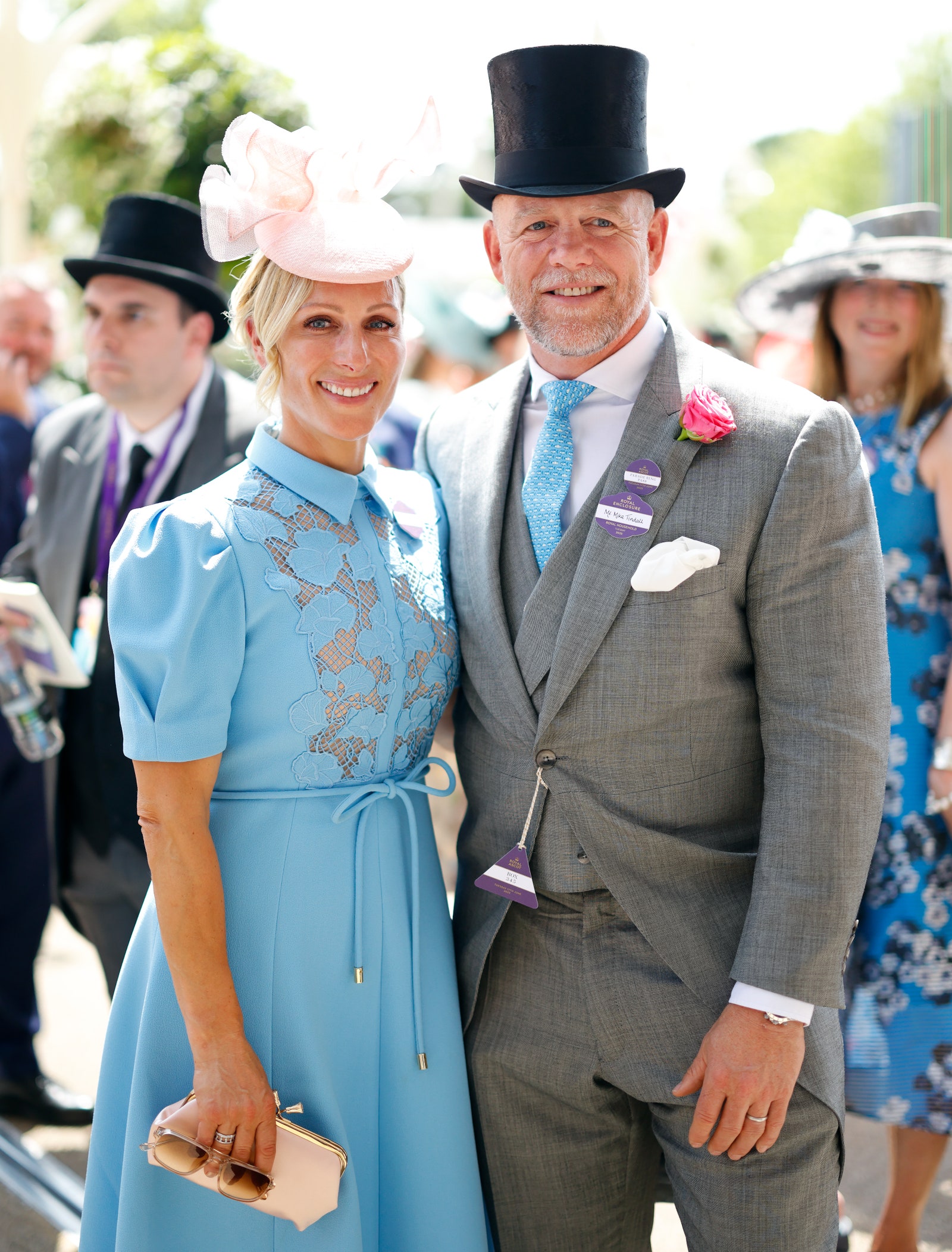 L'image peut contenir Mike Tindall Zara Tindall Marci Bowers Personne Accessoires Forme d'usure FIXE VERS