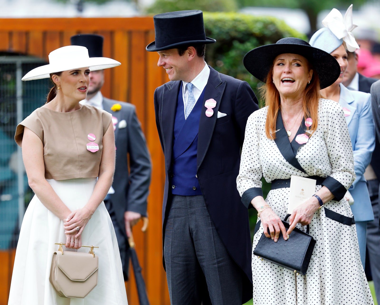 L'image peut contenir la duchesse Sarah de York Zara Tindall Karla Lourdes Souza Bill Kenney Karla Lourdes Souza and Person