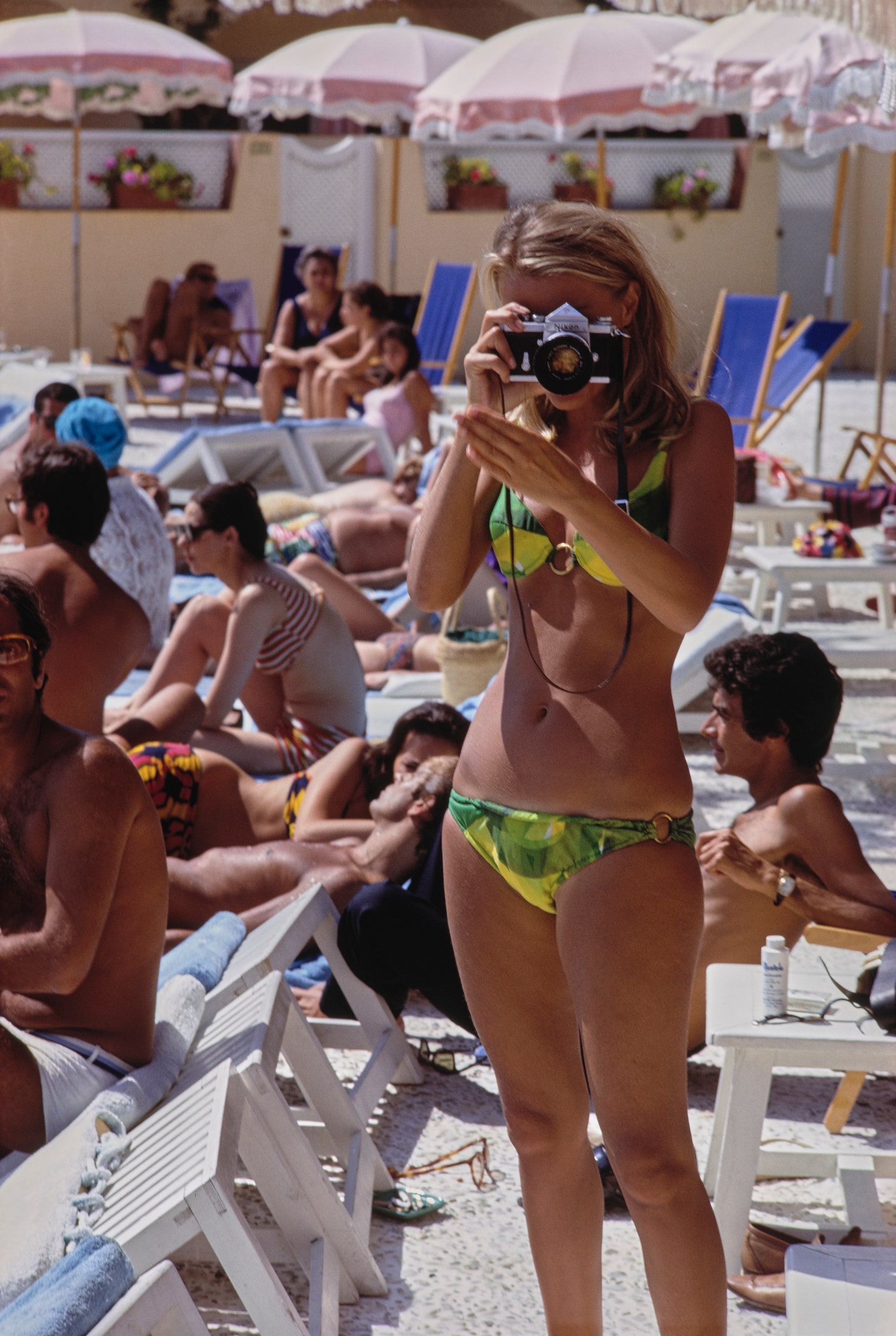 L'image peut contenir des accessoires de maillots de bain Clodoaldo Walter Jones accessoires de maillots de bain Sunglasses et de l'électronique