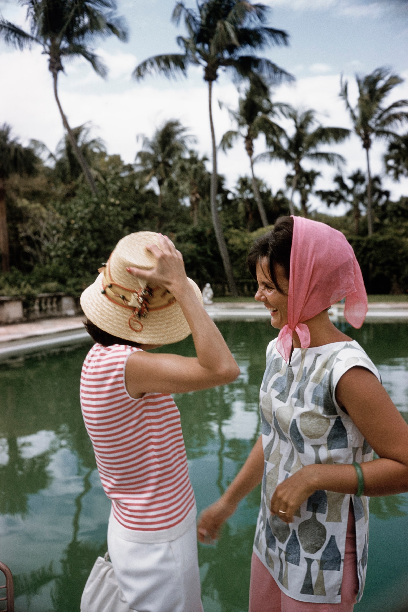 L'image peut contenir du chapeau de vêtements face Personne Personne Portrait Plant Plant Palm Palme Arbre Summer et Adulte