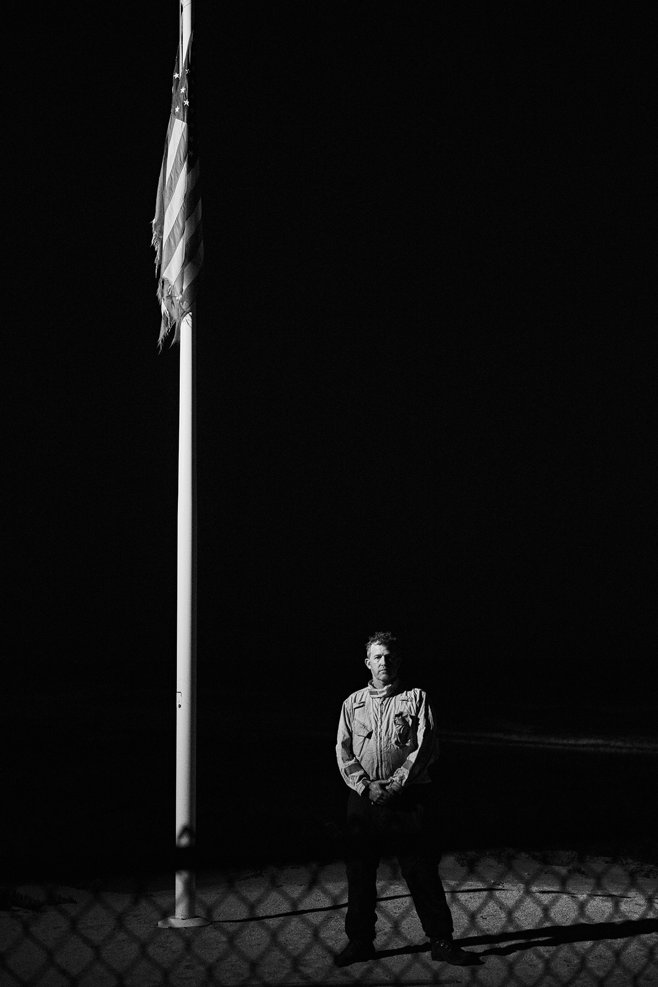 L'image peut contenir des vêtements Glove Baseball Baseball Glove Sport People Personne Personne Adulte Face Head and Photography