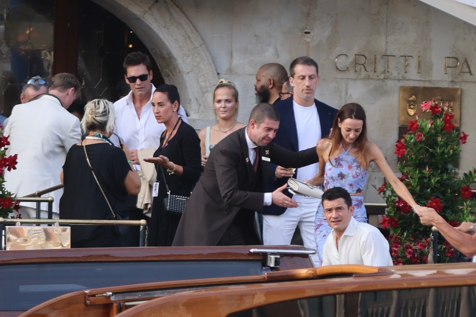 L'image peut contenir Orlando Bloom Thomas de Gendt Tom Brady Ági Szalóki Personne adultes ACCESSOIRES ET BIJOURS