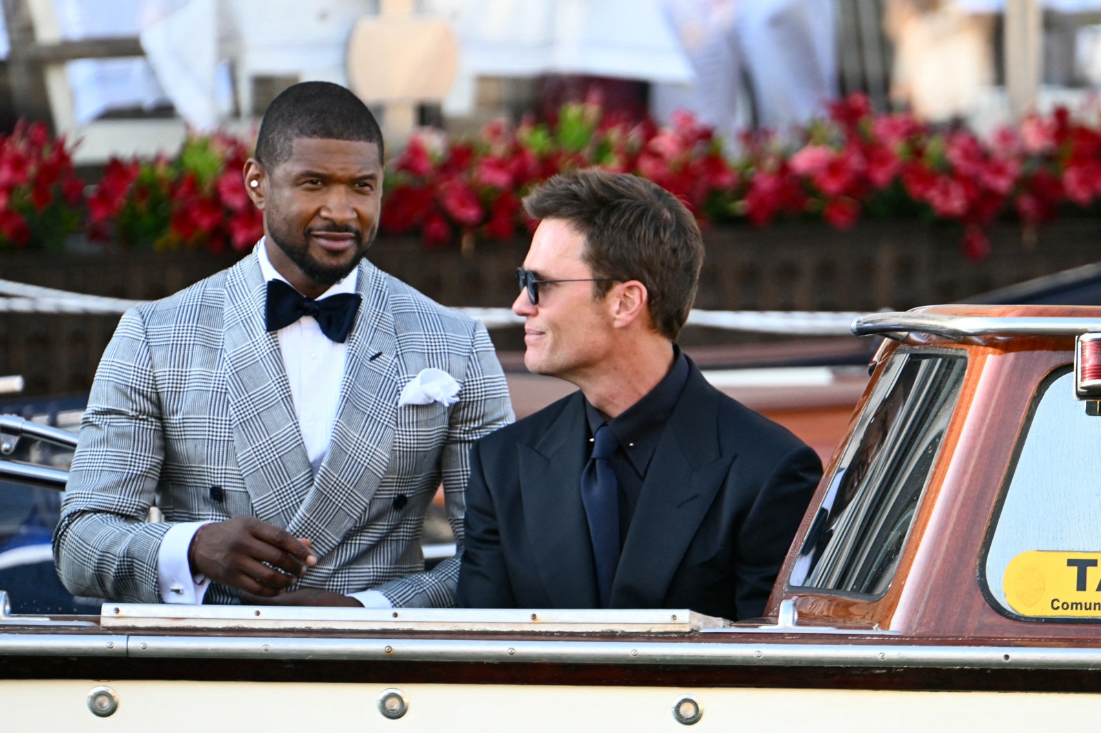 L'image peut contenir des accessoires à usher tom brady
