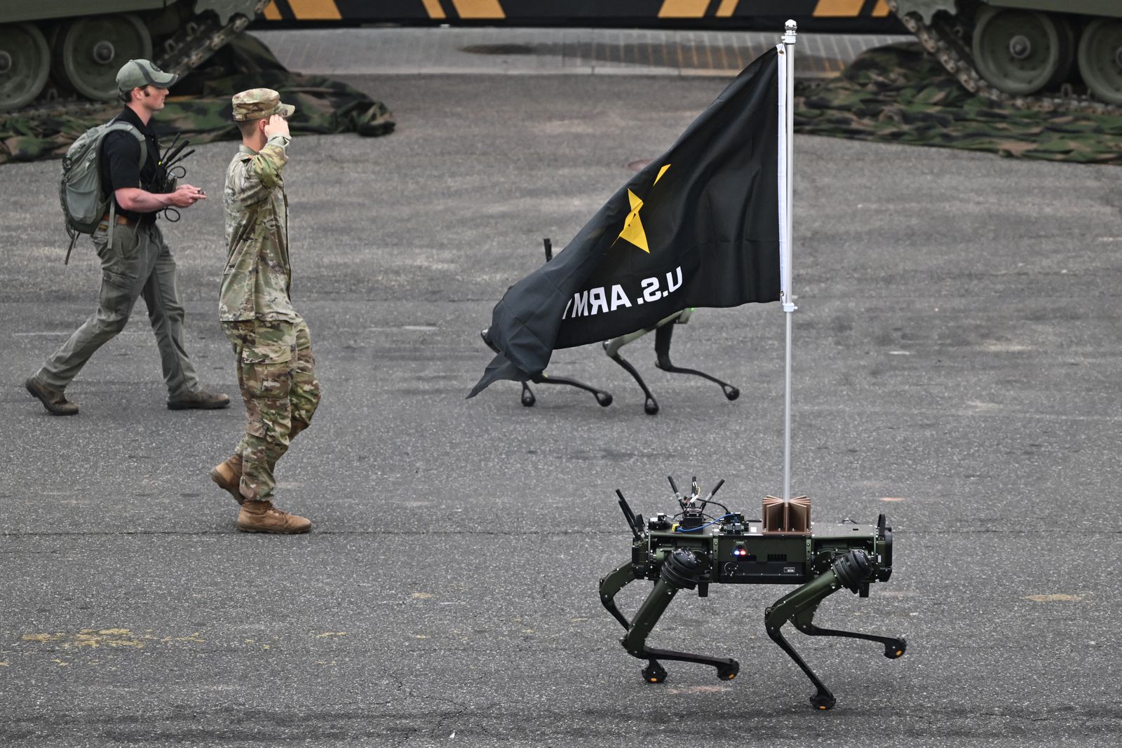 Chien de robot militaire