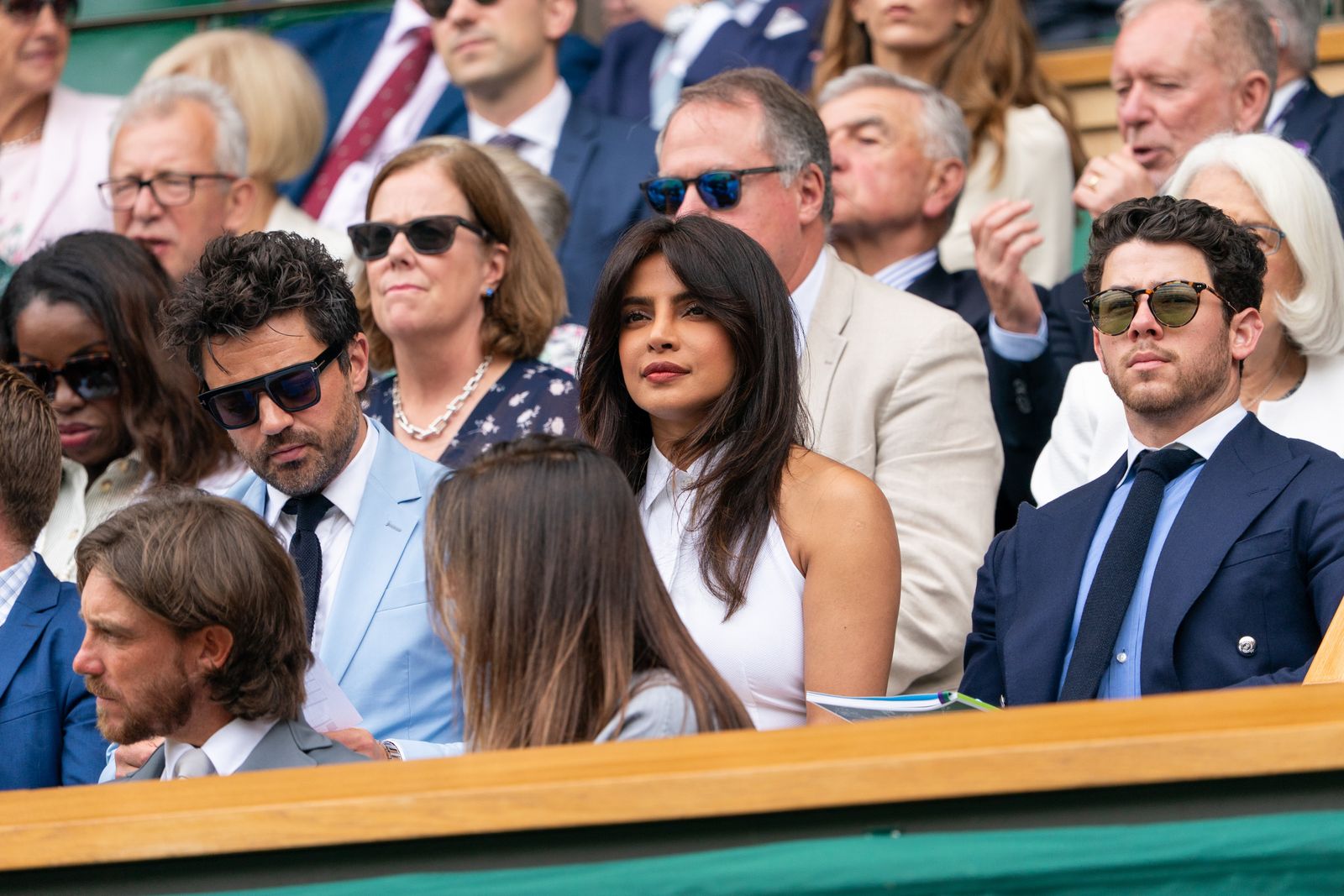 L'image peut contenir Dominic Cooper Nick Jonas Nick Jonas Pierre Laurent Jackio Priyanka Chopra et Diane Greene