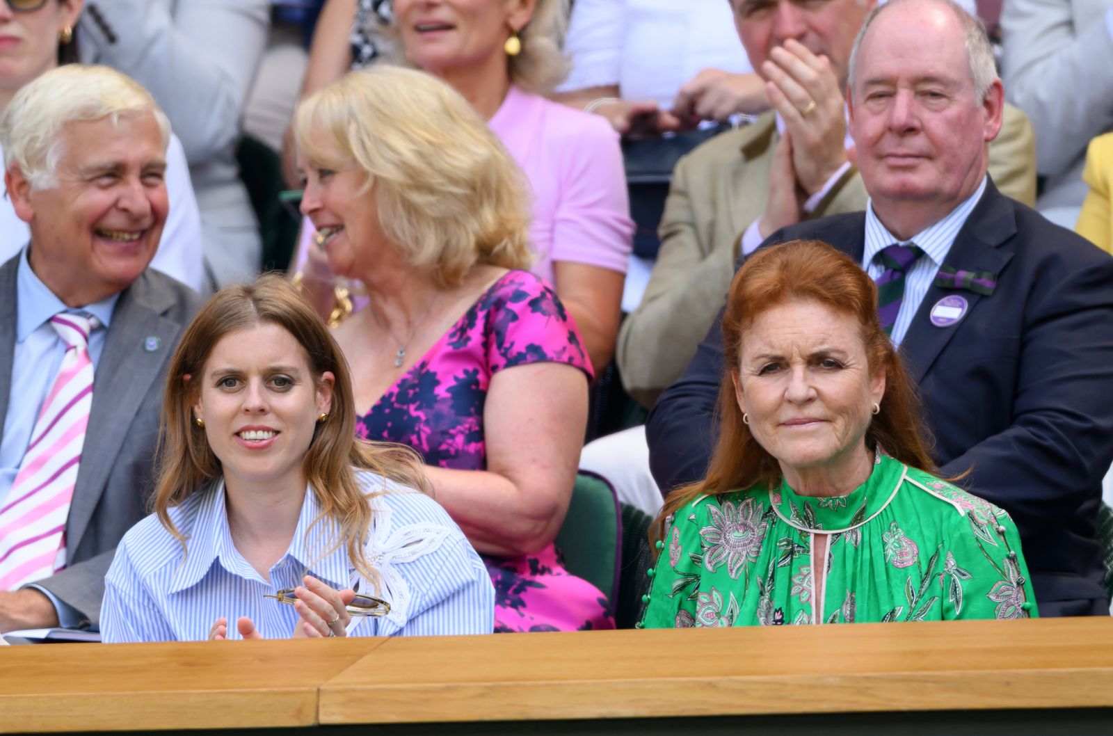 L'image peut contenir Sarah Duchesse of York Pauline Marois Niall Ferguson Elizabeth Gardner Accessoires et vêtements de forme