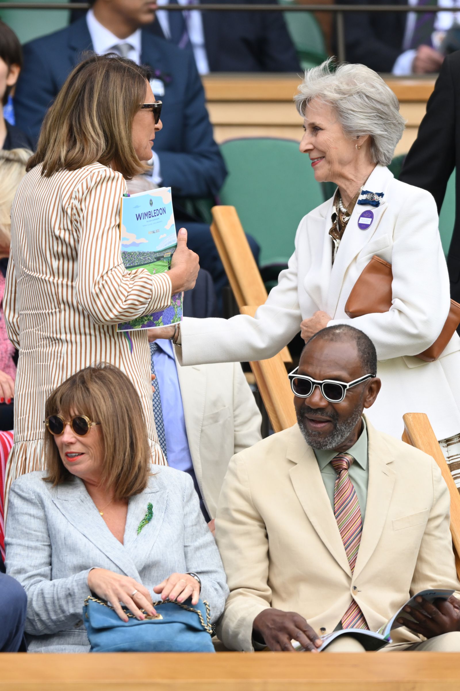 L'image peut contenir Lenny Henry Marienoëlle Lienemann Carole Middleton Personne adulte accessoires et lunettes