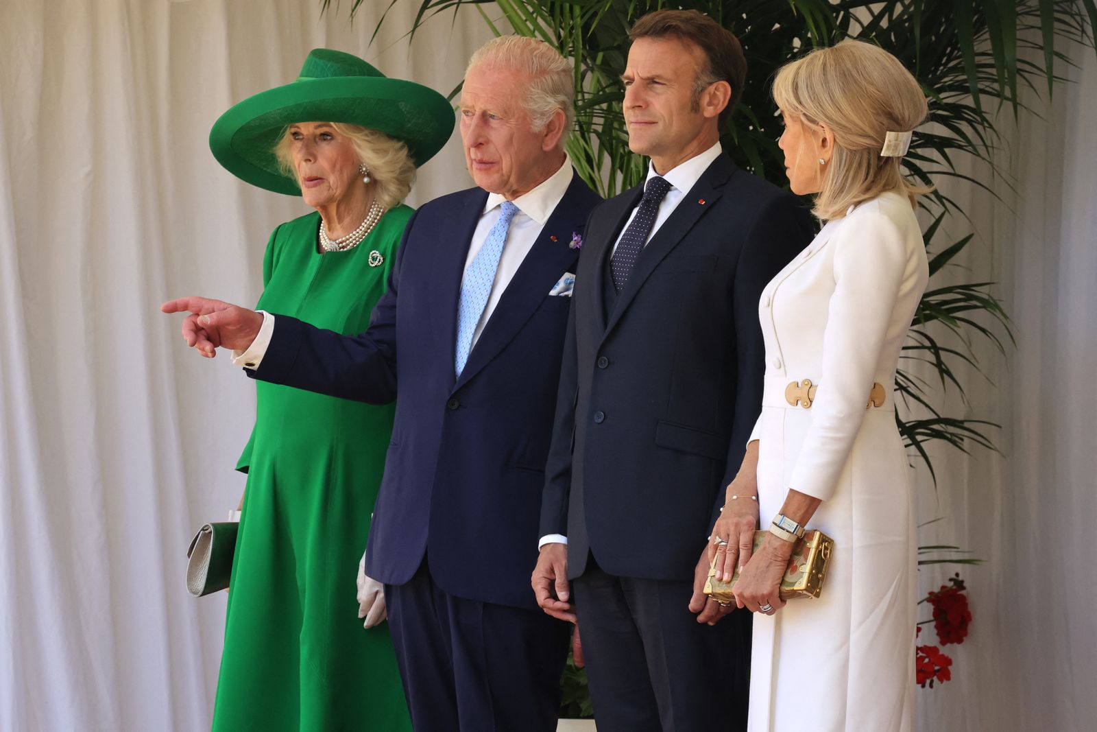 L'image peut contenir Charles Prince of Wales Emmanuel Macron Agnes Gund Person Accessoires Forme d'usure et adulte