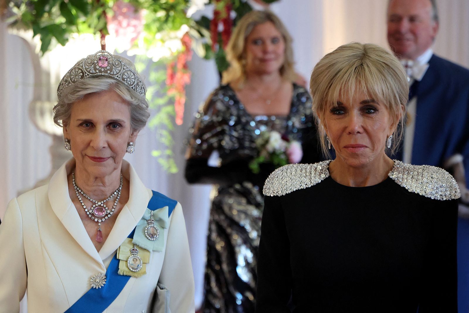 L'image peut contenir Johanna Rosaly Donna Dubinsky Personne accessoires de mariage adultes bijoux et collier