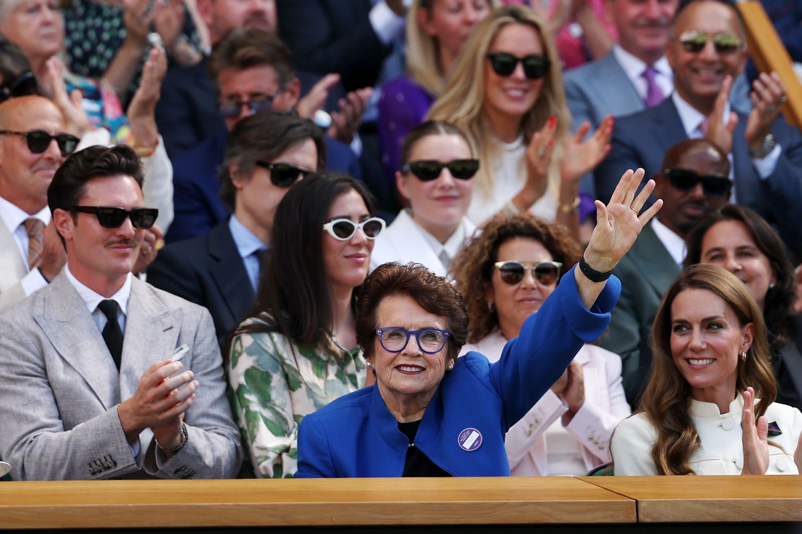 L'image peut contenir Billie Jean King Stanley Tucci Greta Gerwig Noah Baumbach Conchita Martínez et Mo Farah