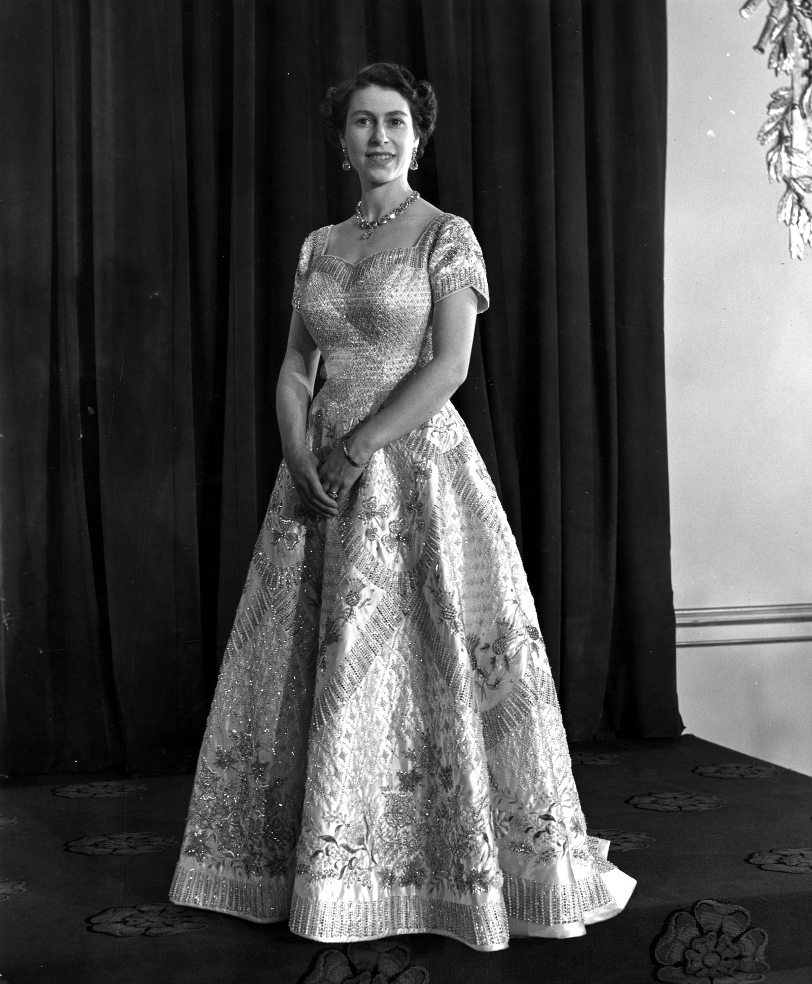 La Reine Élisabeth II à l'occasion de la crmonie de son couronne le 2 juin 1953.
