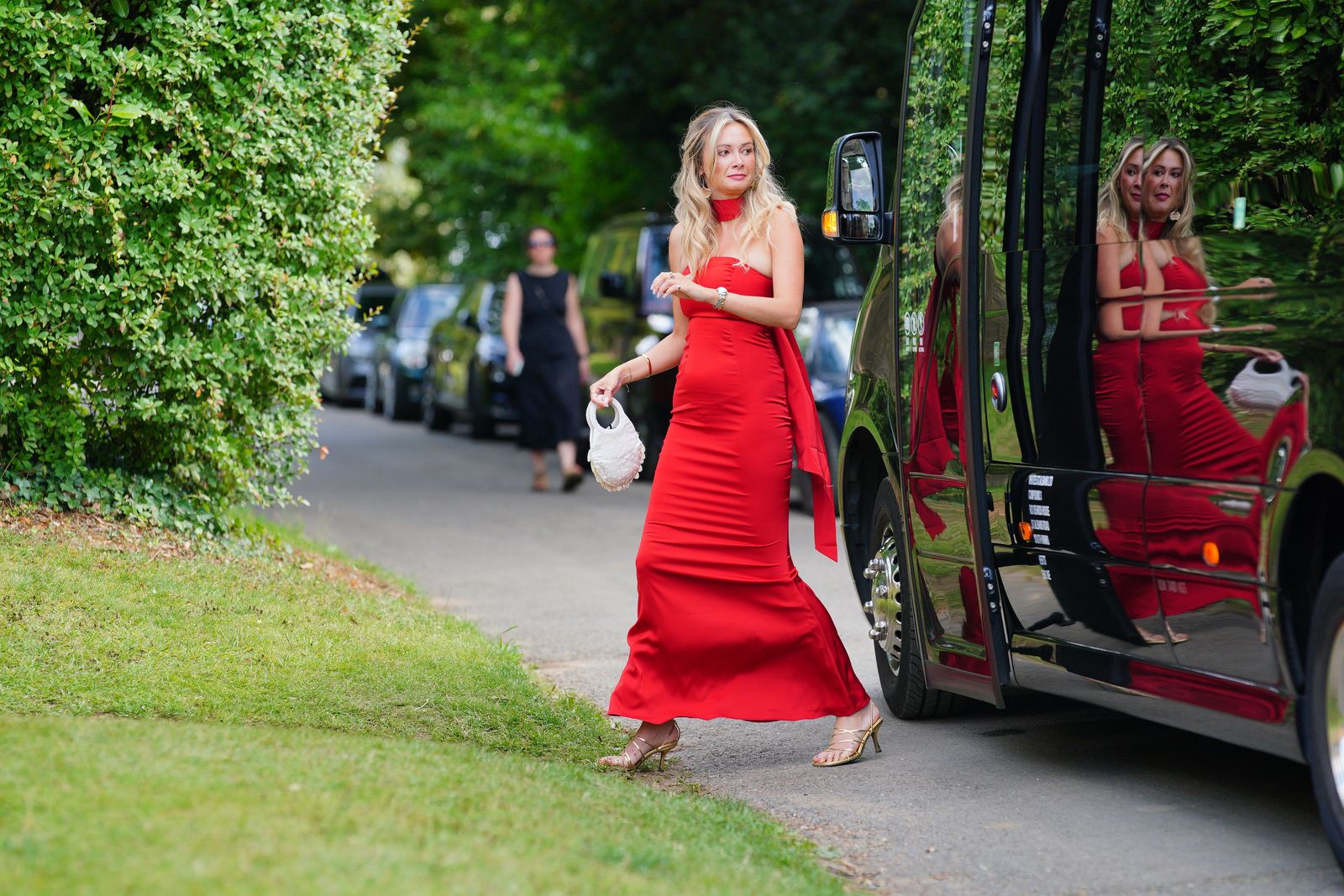 L'image peut contenir des vêtements de vêtements de leotta diletta