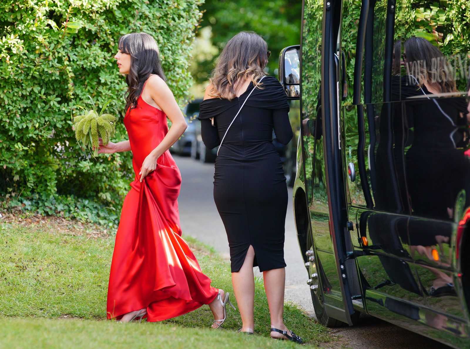 L'image peut contenir Diane Birch Personne adulte Vêtements Robe Footwear Sandale High Heel Shoe Electronics and Camera