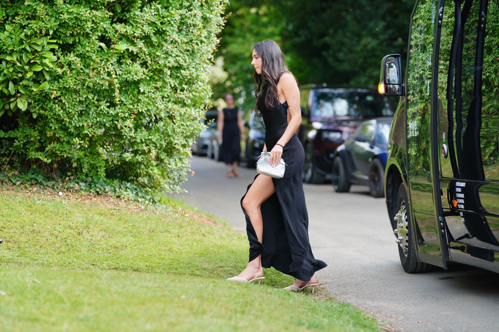 L'image peut contenir des accessoires de transport automobile adultes