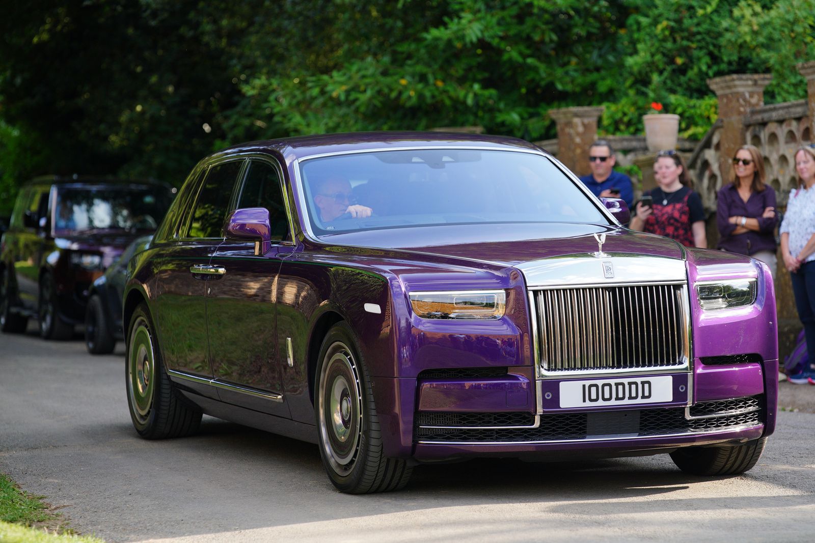 L'image peut contenir exesquiel Palacios Machine Wheel Car Transportation Vehicle Person Pneu et vêtements