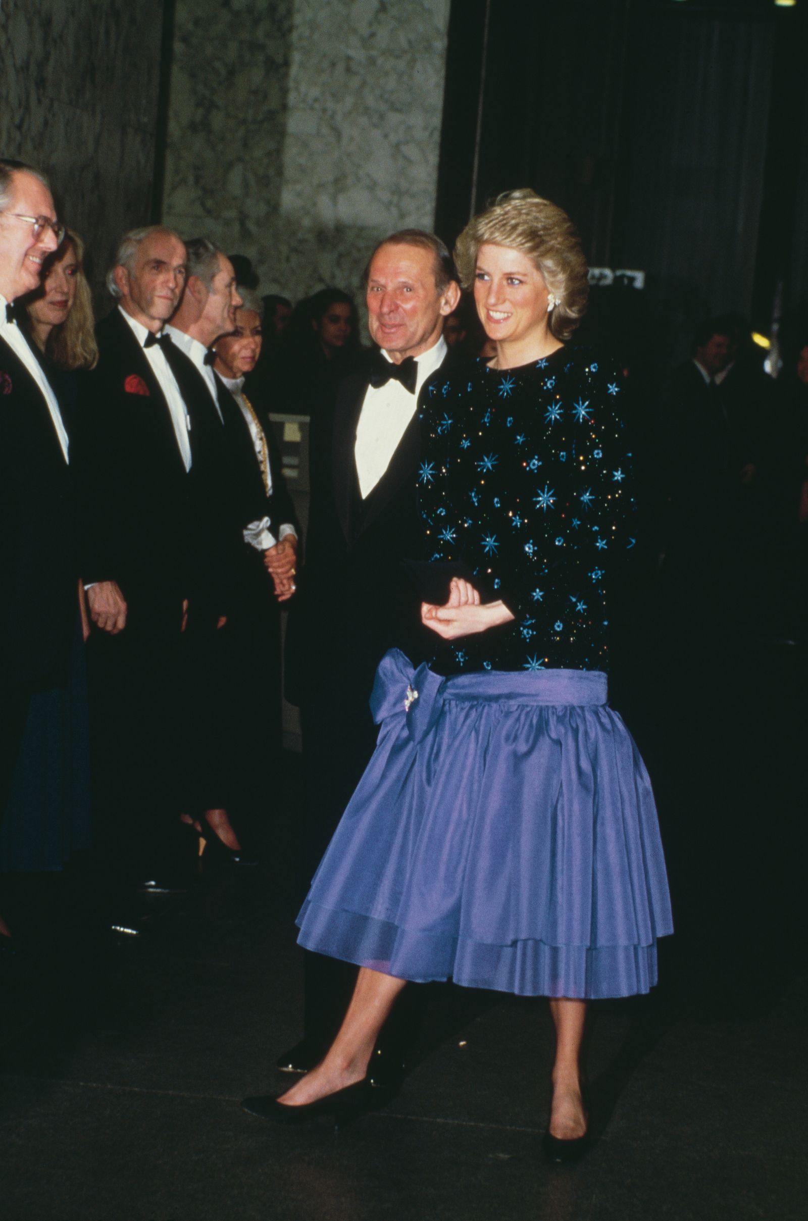 L'image peut contenir Diana Princess of Wales Peter Copley Vêtements Jupe Personne Accessoires Forme d'usure Forme et Suit