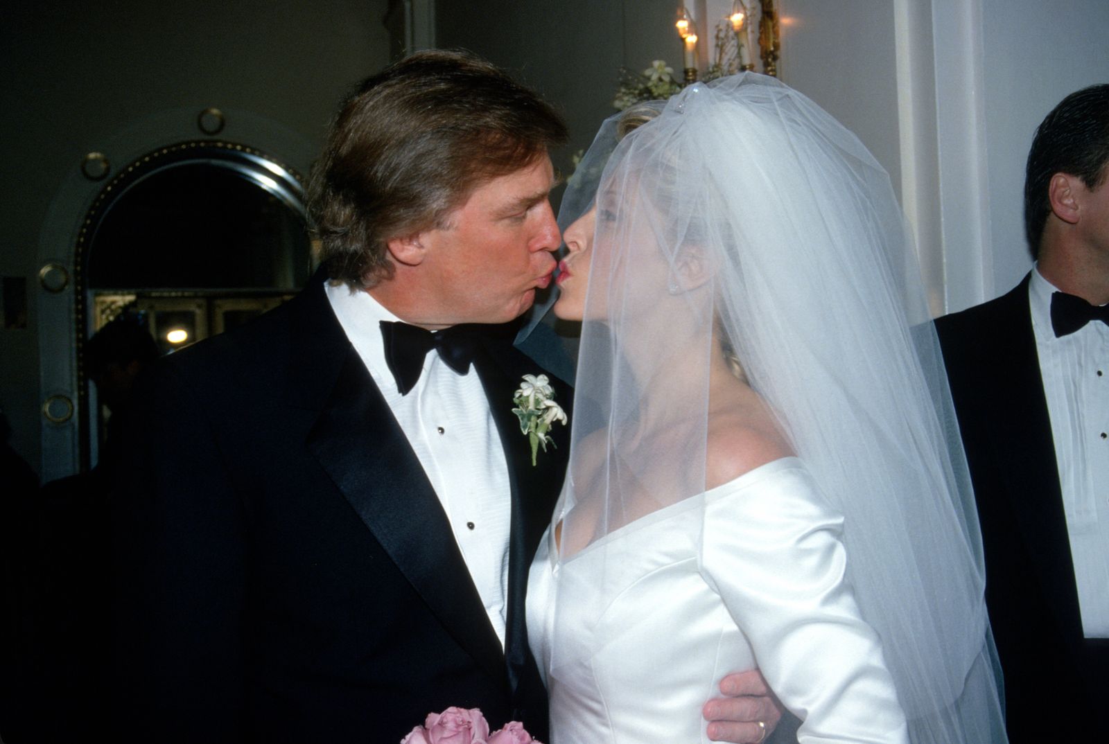 L'image peut contenir Donald Trump Marla Maples Vêtements d'usure formelle costume Face Person Personne Photographie et portrait