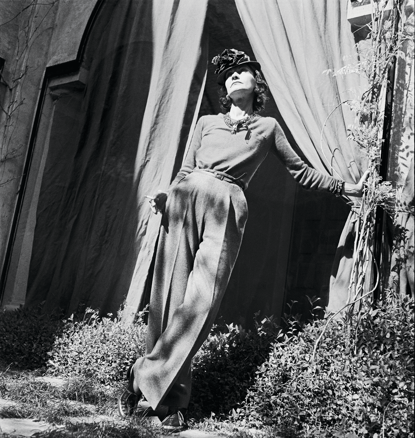 L'image peut contenir une robe de vêtements formelle robe de soirée robe de soirée Personne adulte du corps