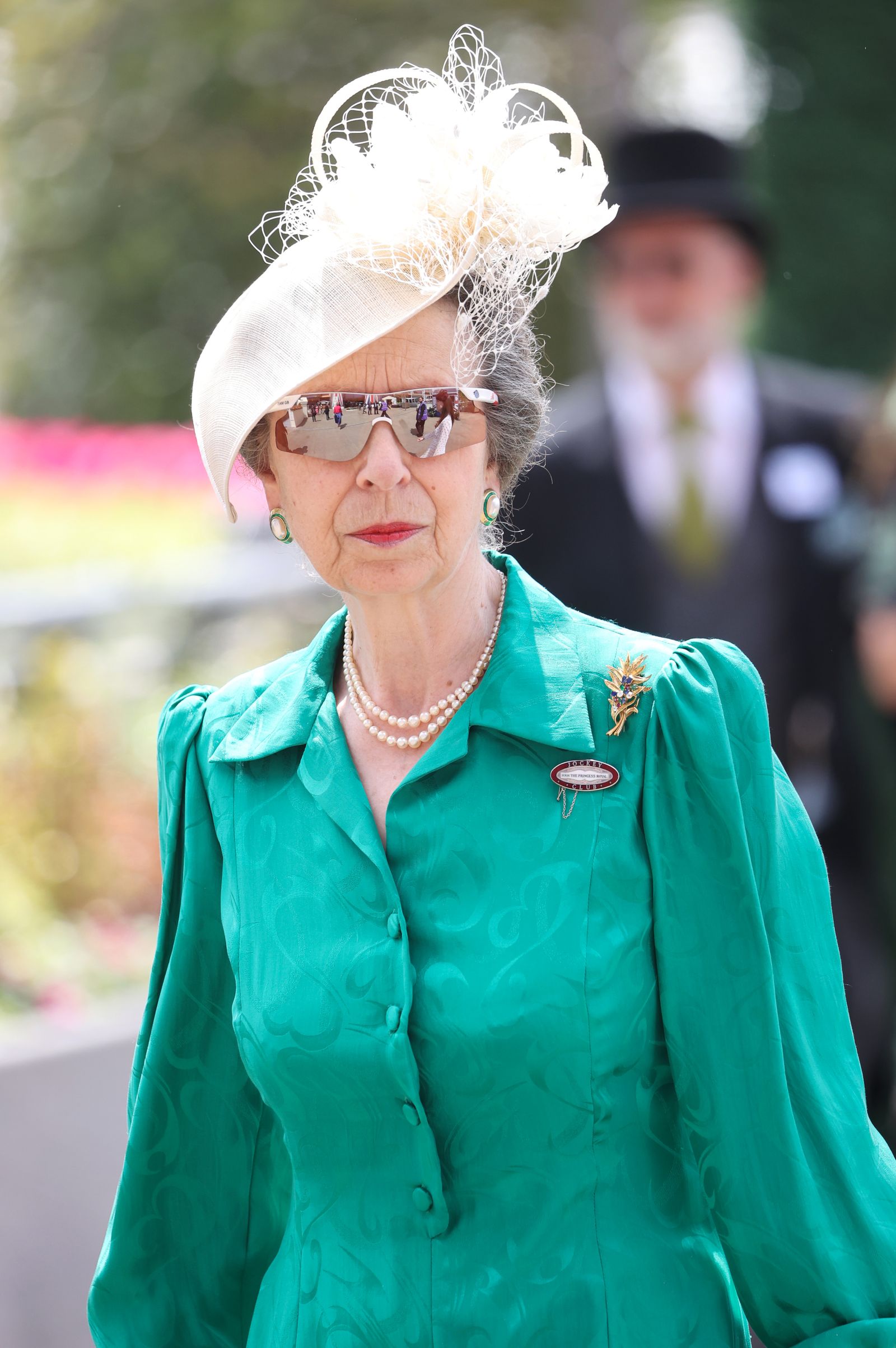 L'image peut contenir Anne Princess Royal Person accessoires verres