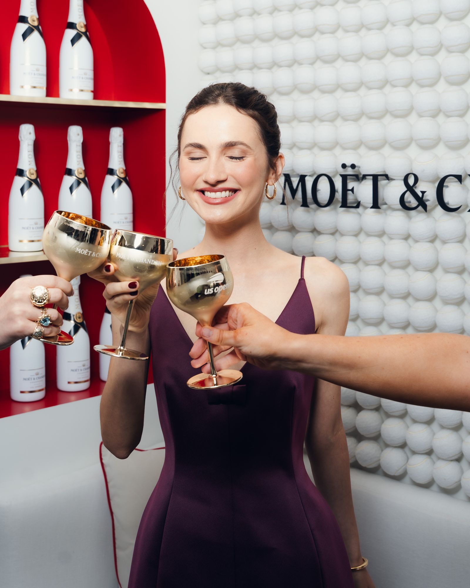 L'image peut contenir Maude Apatow Adulte Person accessoires Bracelet de bague de bijoux et bébé