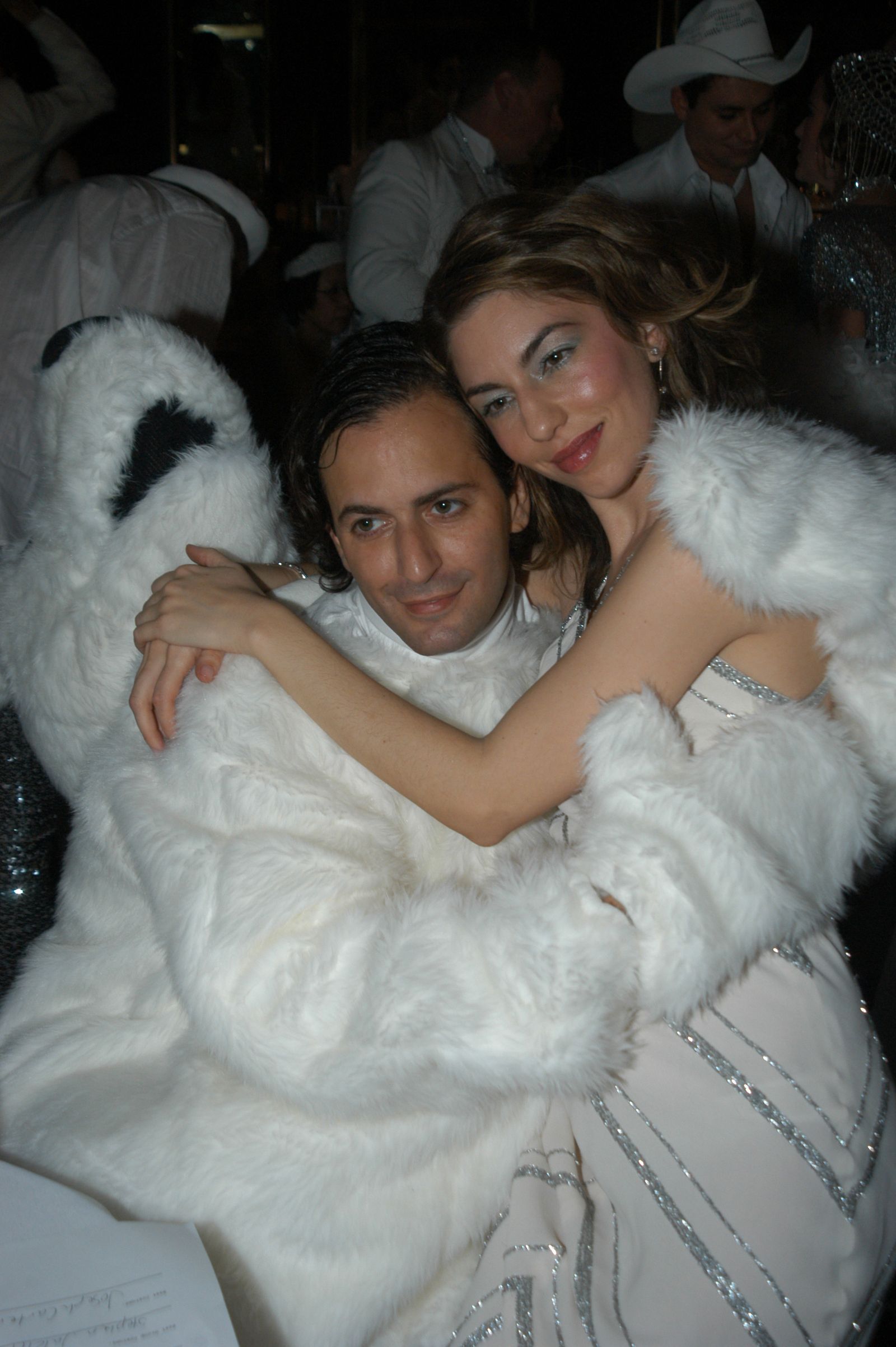 Sofia Coppola et Marc Jacobs célèbrent leur amitié très élégante au Venise Film Festival 2025 Marc Jacobs et Sofia Coppola à la fête de Noël du designer en 2003.