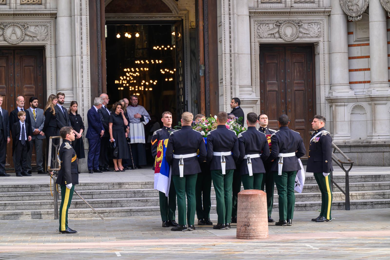 Pertuiteurs sur les marches de la cathédrale de Westminster