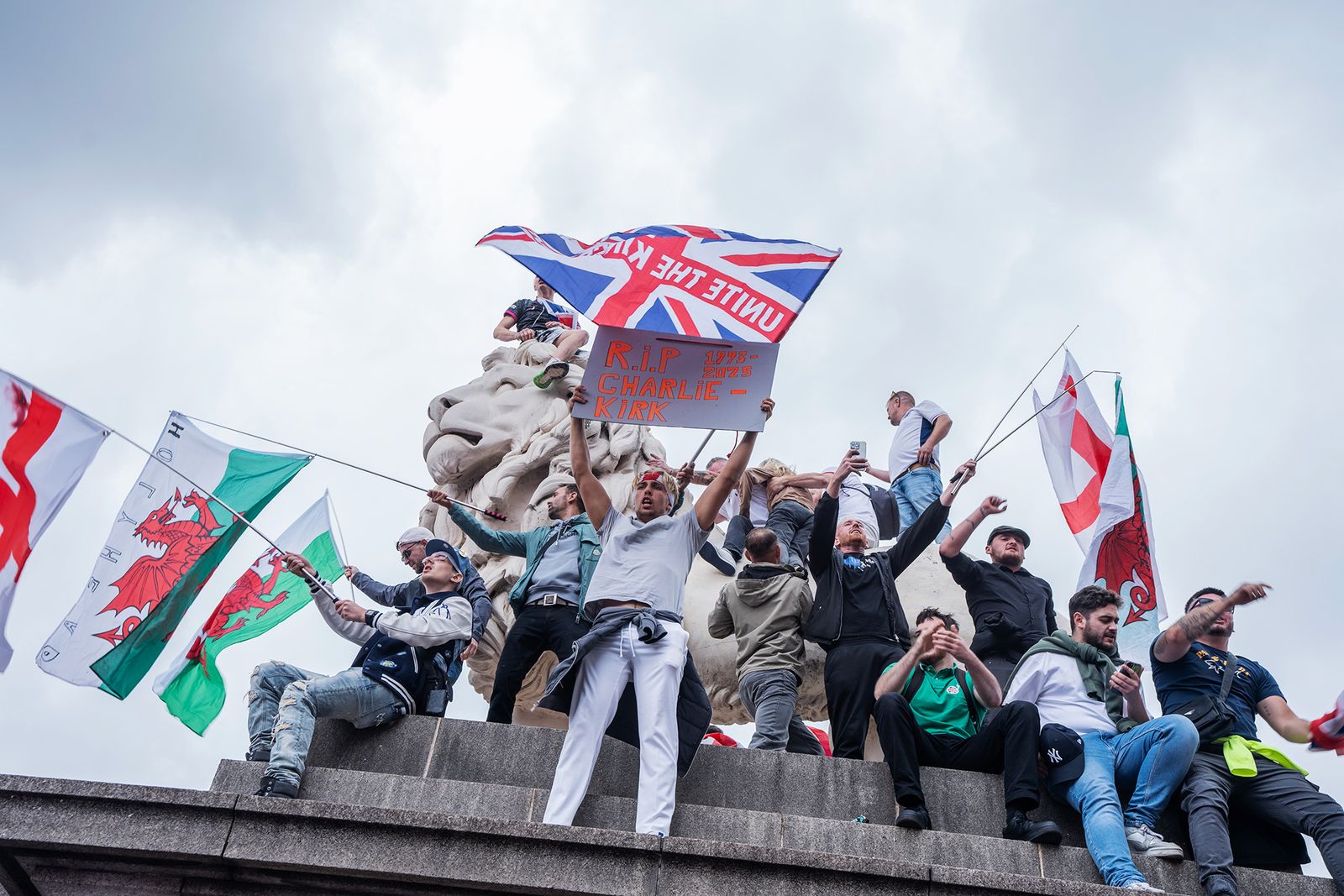 Charlie Kirk, racheté: une classe politique trouve sa cause perdue Tommy Robinson Un militant britannique Farright a organisé un rassemblement cette semaine dans lequel les supporters ont scandé le soutien de Kirk. Le...