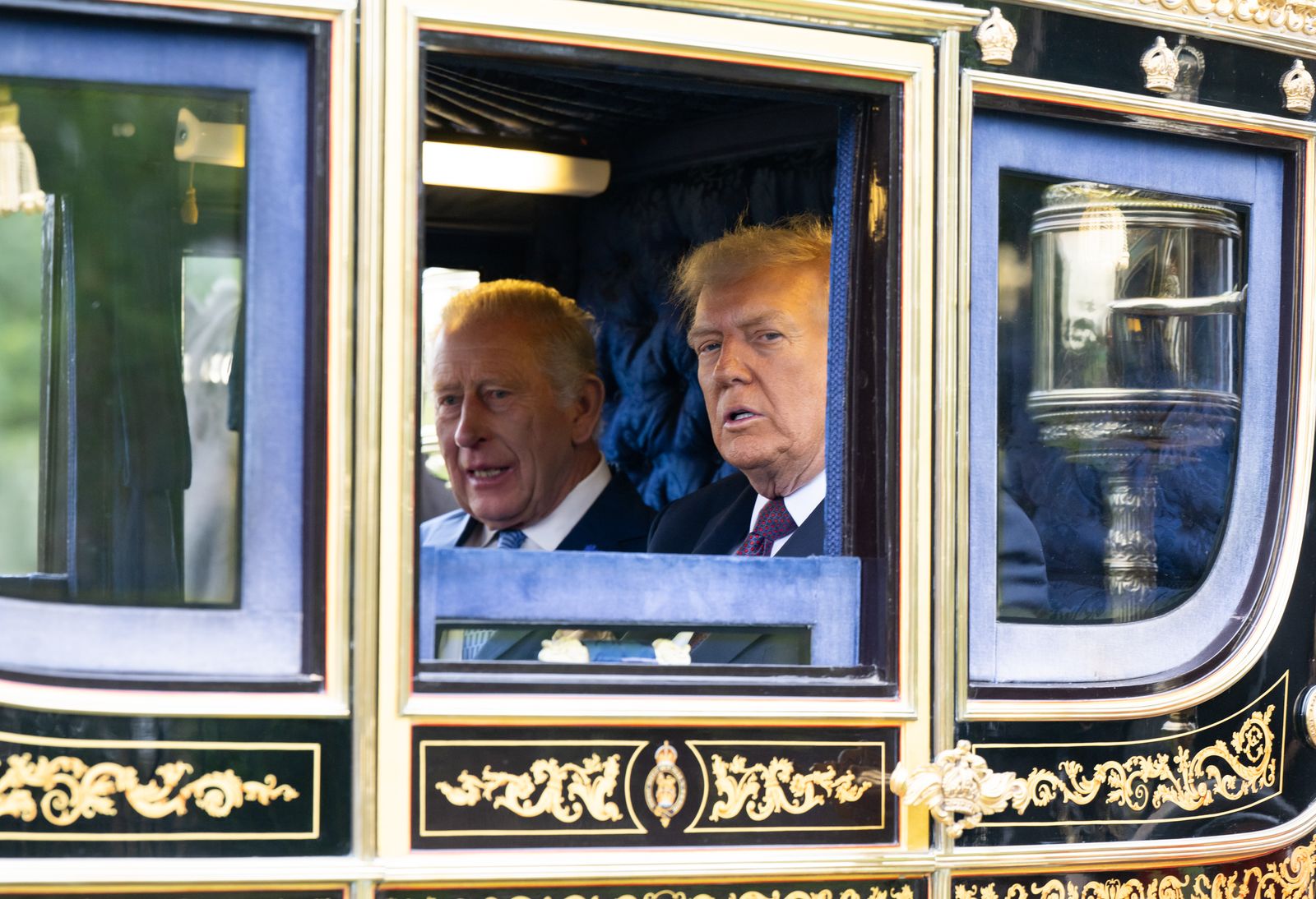 Pourquoi le prince William et Kate Middleton ont été les premiers à saluer le président Trump et Melania lors de leur visite d'État Le roi Charles III et le président américain Donald Trump dans une voiture pendant le cortège de transport lors de la visite d'État par ...