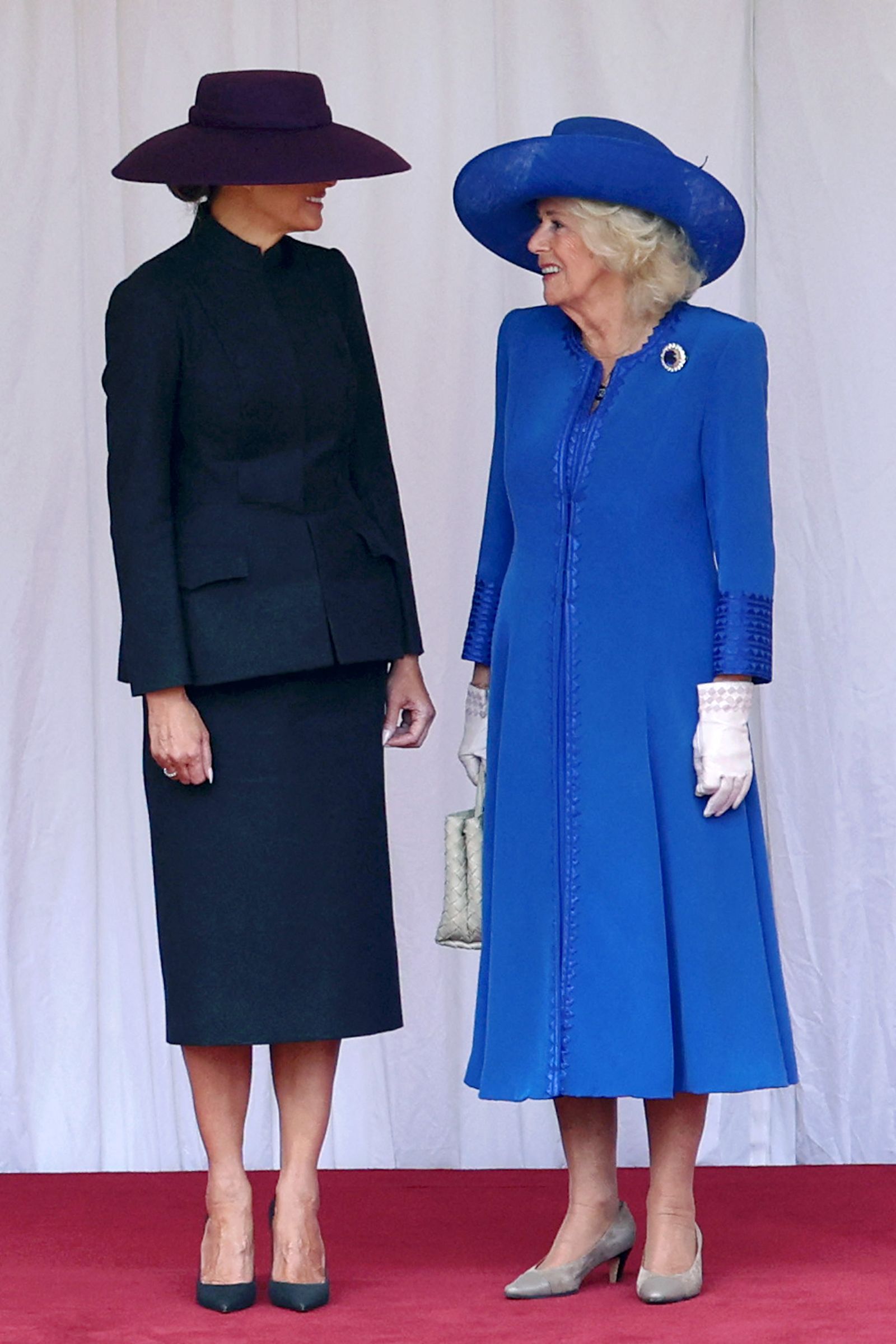 Pourquoi le prince William et Kate Middleton ont été les premiers à saluer le président Trump et Melania lors de leur visite d'État La première dame de Melania Trump et la reine britannique Camilla lors d'un accueil cérémoniel dans le quadrilatère du château de Windsor ...