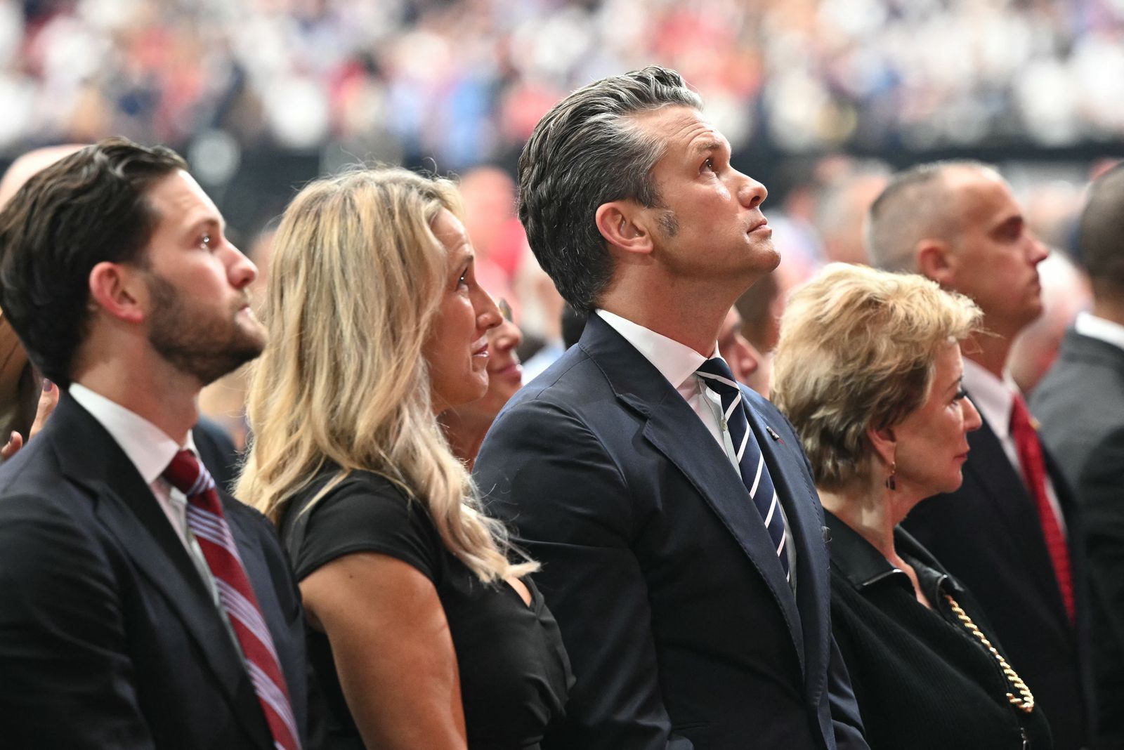 Le secrétaire américain à la défense Pete Hegseth et la secrétaire américaine à l'éducation Linda McMahon assistent au service commémoratif public pour ...