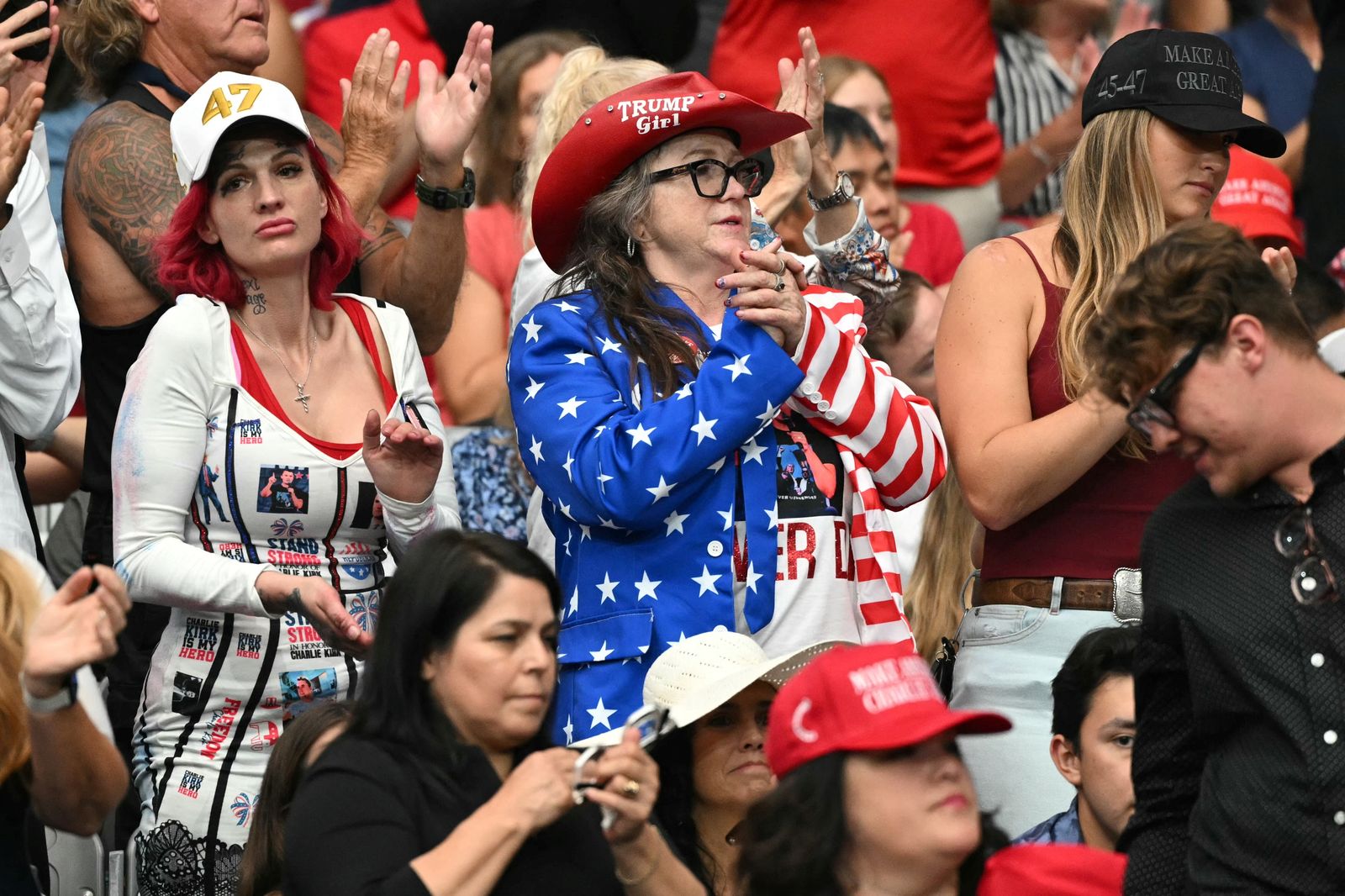 Participants du service commémoratif public pour le militant Charlie Kirk.