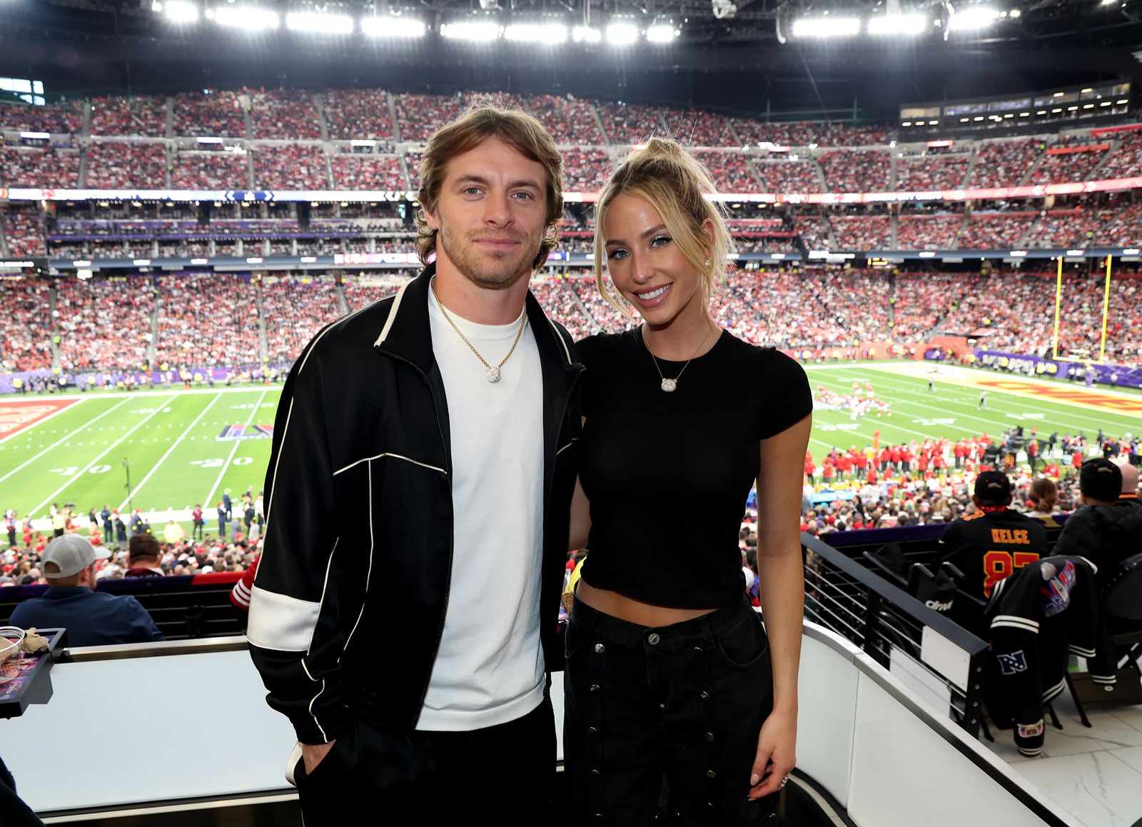 Les étoiles sur la touche maintenant les Alist Wags de la NFL ont leurs propres fans
