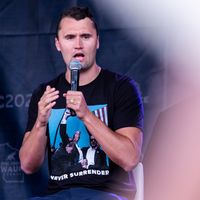 Turning Point USA renvoie ses conférenciers sur les campus universitaires