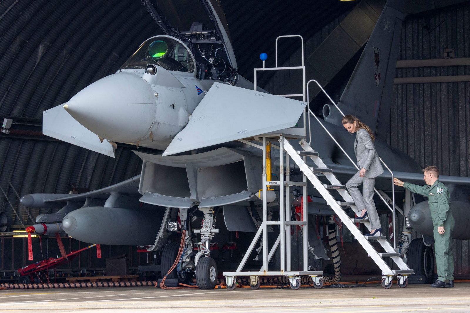 Kate Middleton embarque le typhon à la base de la RAF.