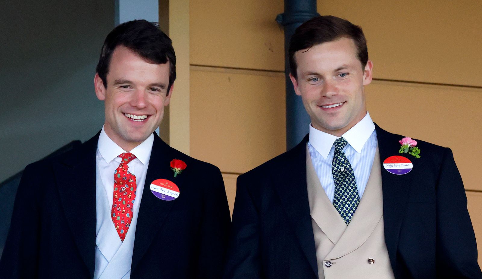 Le capitaine James BoggisRolfe et le major Oliver Plunket assistent à la première journée de Royal Ascot 2023 à l'hippodrome d'Ascot le 20 juin...