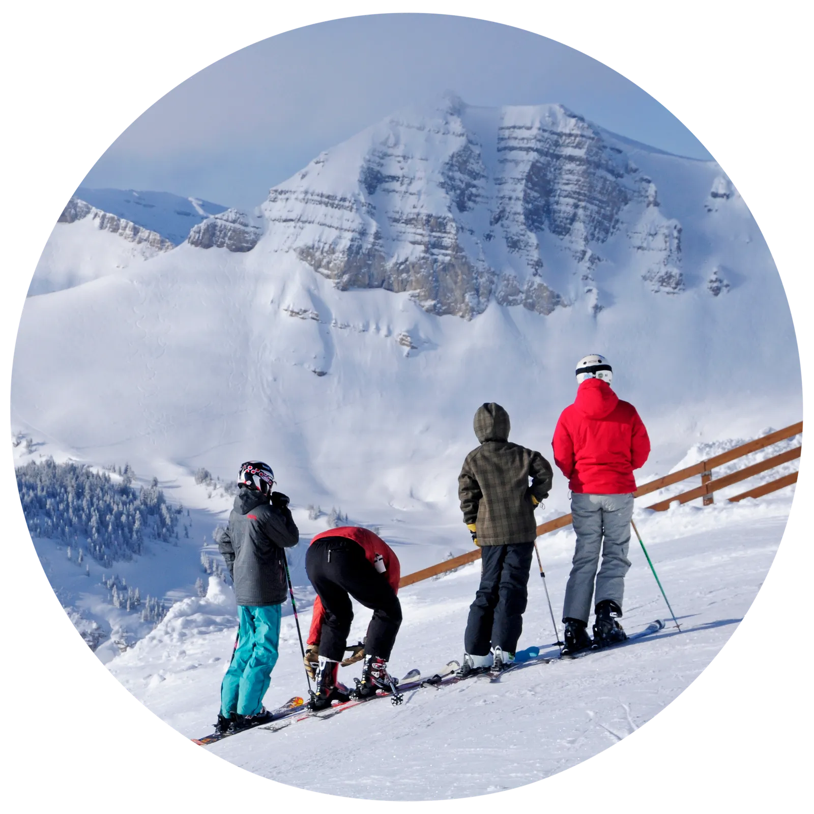 L'image contient peut-être Nature Plein air Piste Neige Sport Personne Adulte Enfant Vêtements Chaussures Chaussure Manteau et veste