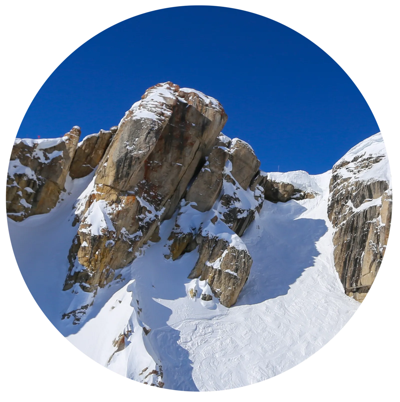 L'image peut contenir des montagnes, des activités en plein air, une chaîne de montagnes, un pic, un glacier et de la glace.