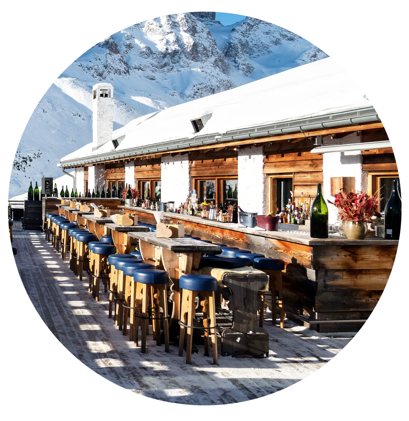 L'image peut contenir un pub, une architecture, un bâtiment, un restaurant et des meubles à l'intérieur.