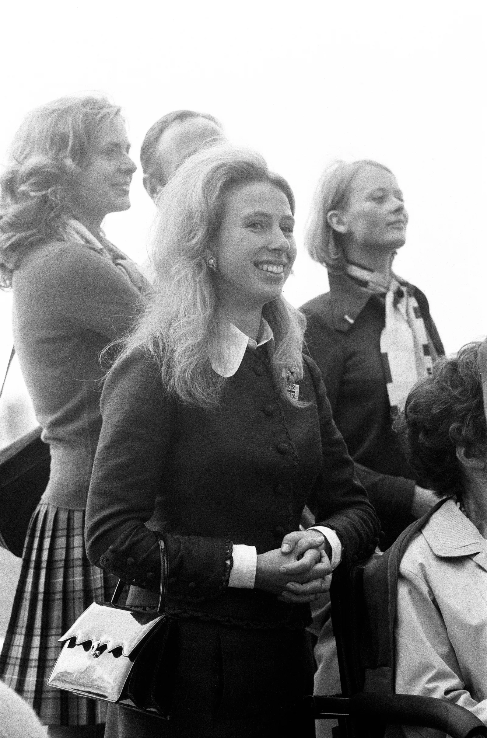 L'image peut contenir Anne Princesse Personne royale Visage Tête Photographie Portrait Personnes adultes Accessoires et sac