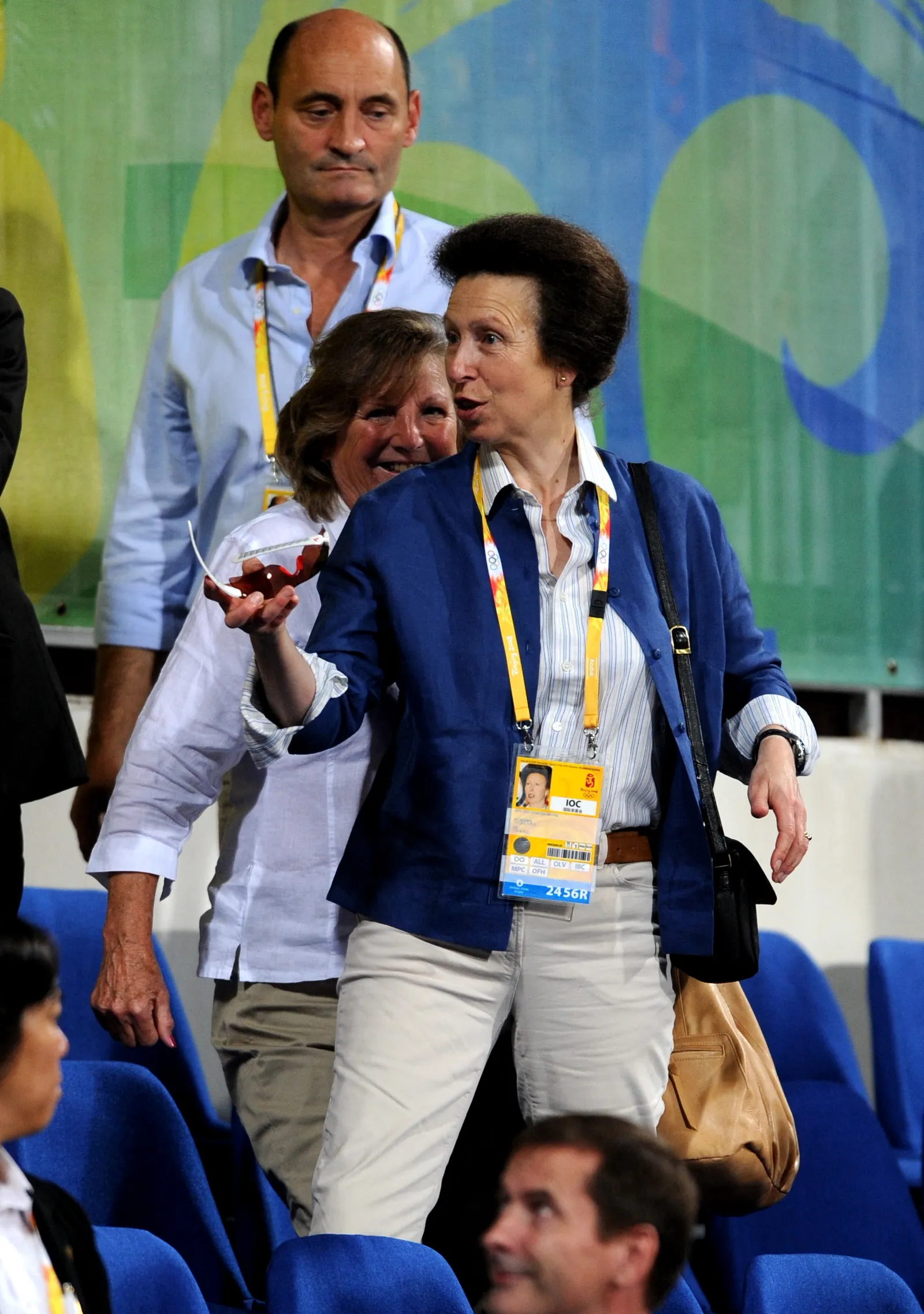 L'image contient peut-être Anne Princesse Royale Margo Rory Quintos Personnes Personne Blazer Vêtements Manteau Veste Visage et tête
