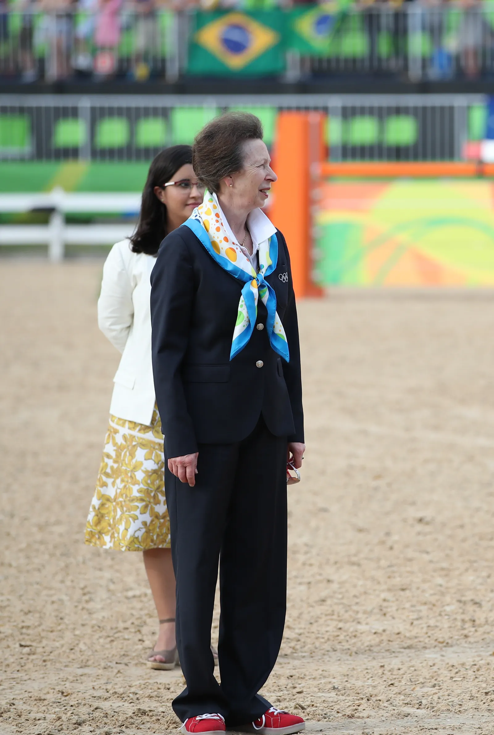 L'image peut contenir Anne Princess Royal Kausar Munir Blazer Vêtements Manteau Veste Visage Tête Personne et photographie