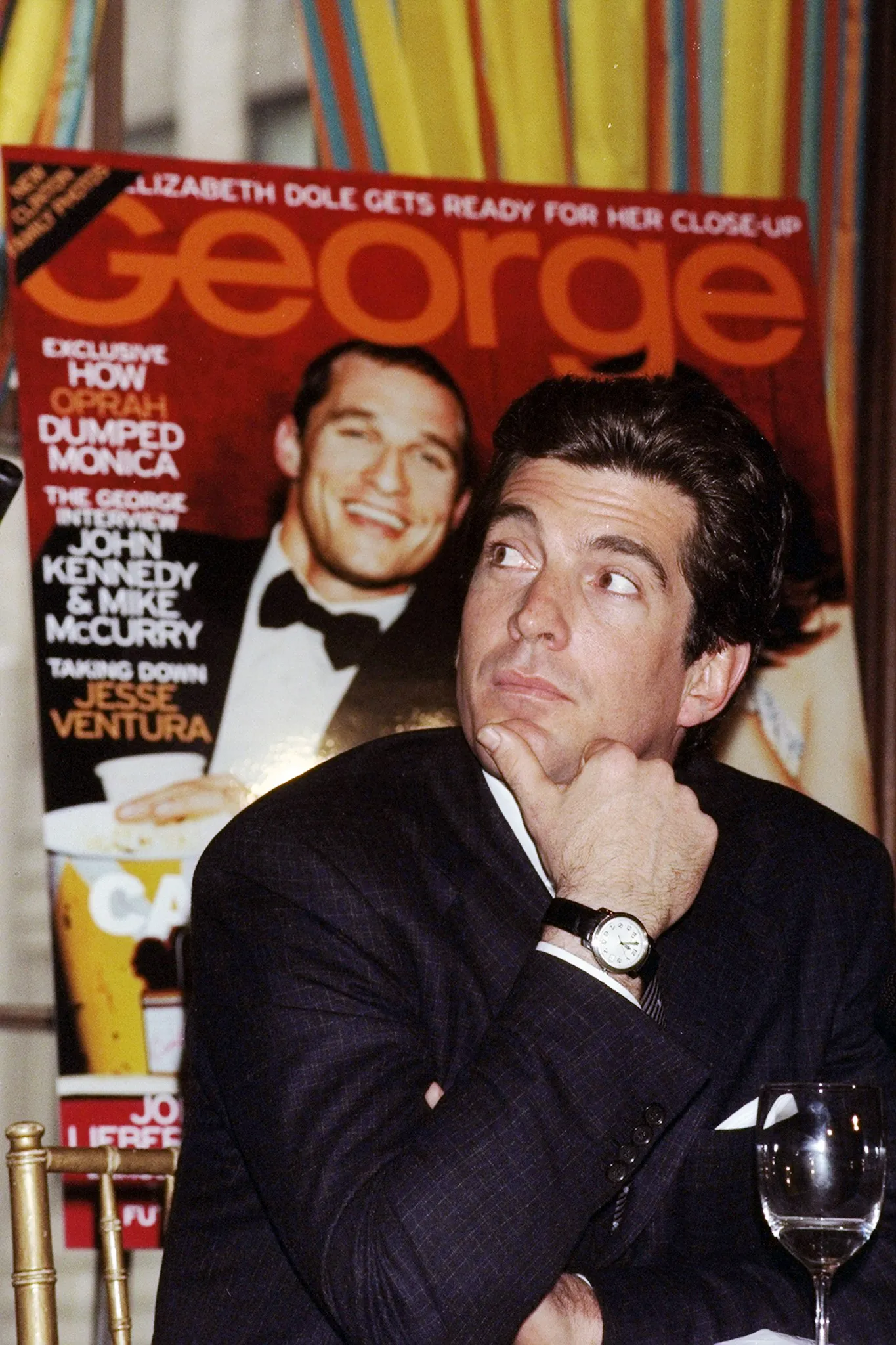 L'image peut contenir John F. Kennedy Jr. Matthew McConaughey Visage Tête Personne Photographie Portrait et Adulte