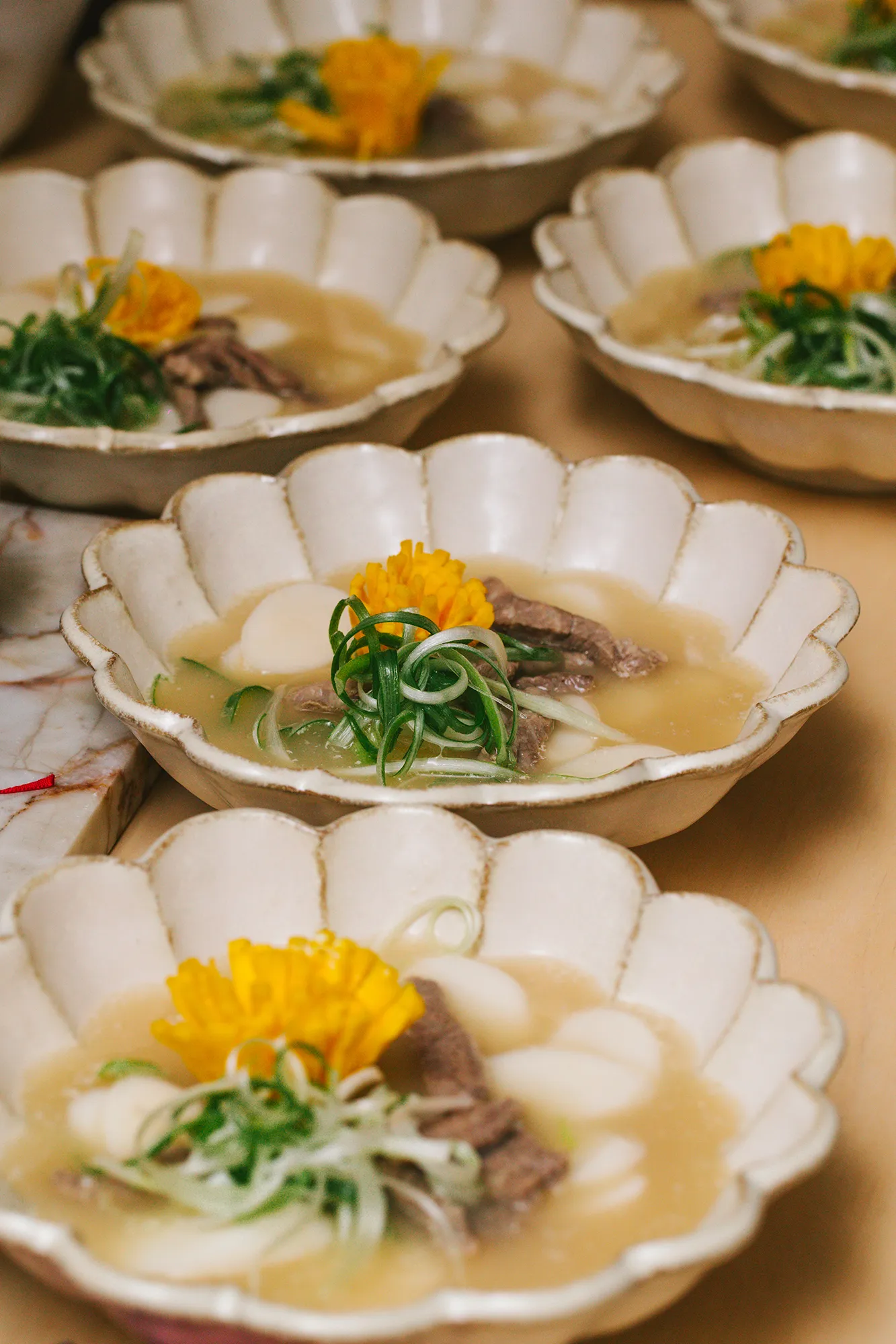 L'image peut contenir des aliments Plat de repas Bol et assiette de présentation des aliments