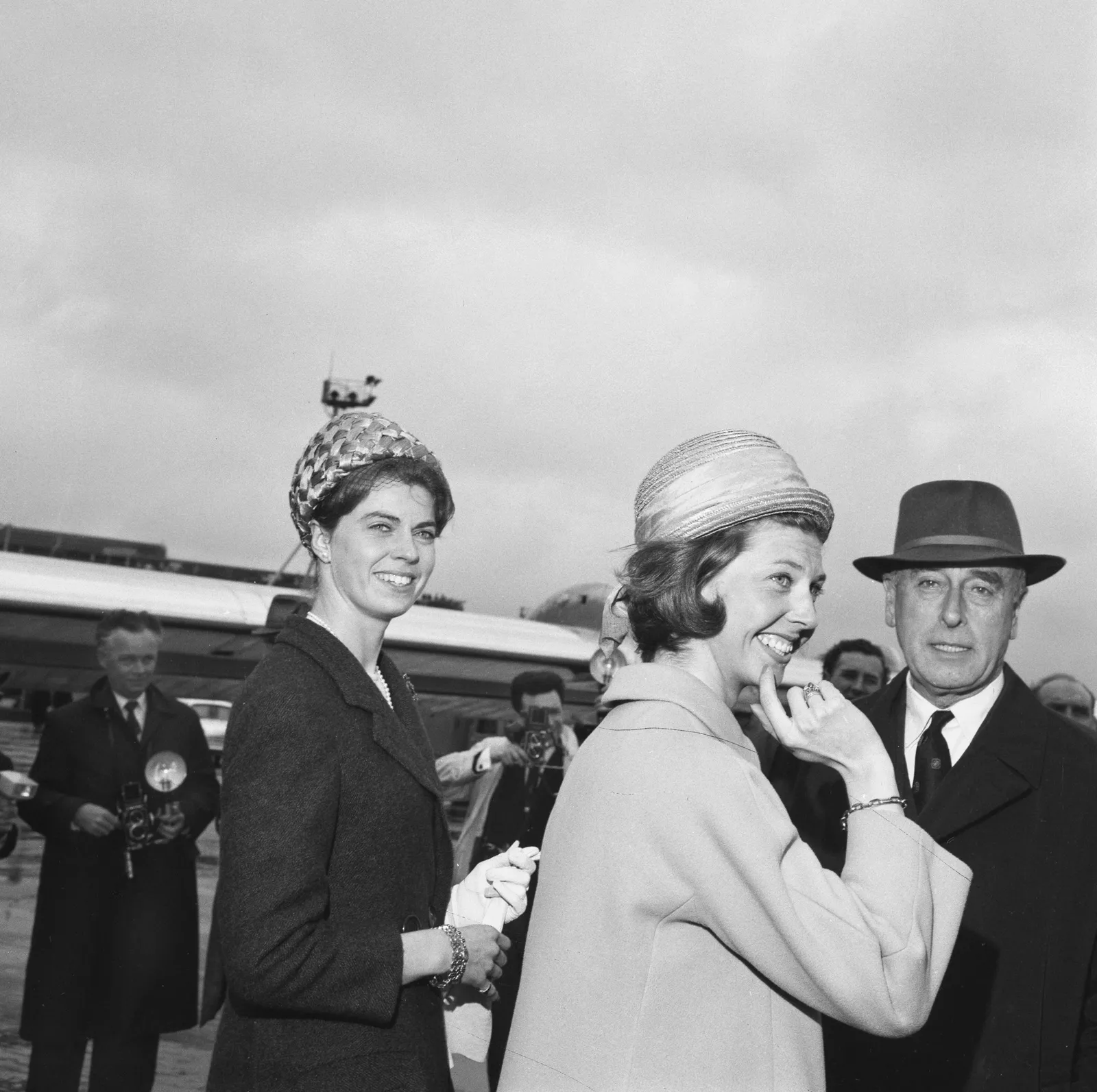 L'image peut contenir Jacques Plante Personne Vêtements Tenue de soirée Costume Adulte Mariage Visage Tête Photographie et portrait