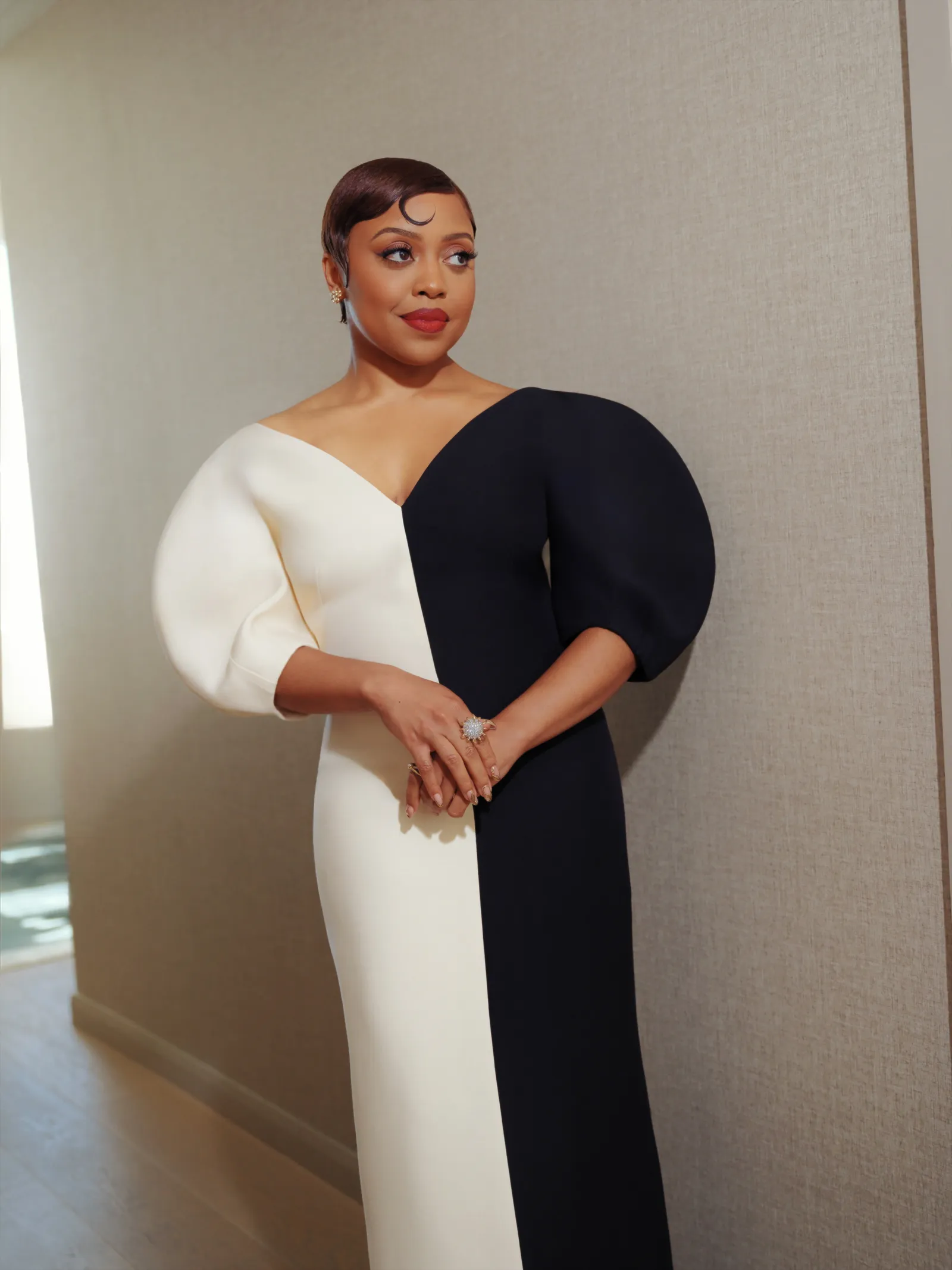 L'image peut contenir des vêtements Robe Robe de soirée Vêtements de cérémonie Personne adulte Robe de mode Robe de mariage et robe de mariée