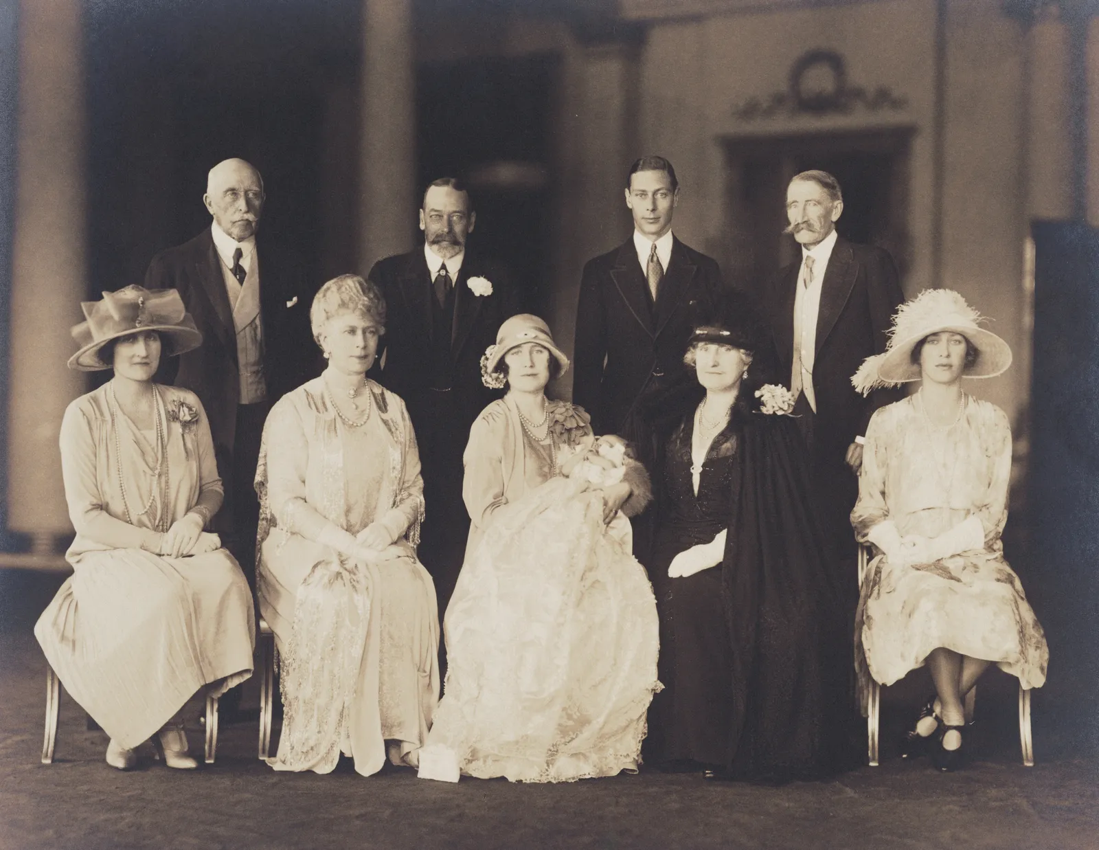 L'image peut contenir Mary, princesse royale et comtesse de Harewood, George V, Henry Lawson, George VI et Nellie Tayloe Ross.