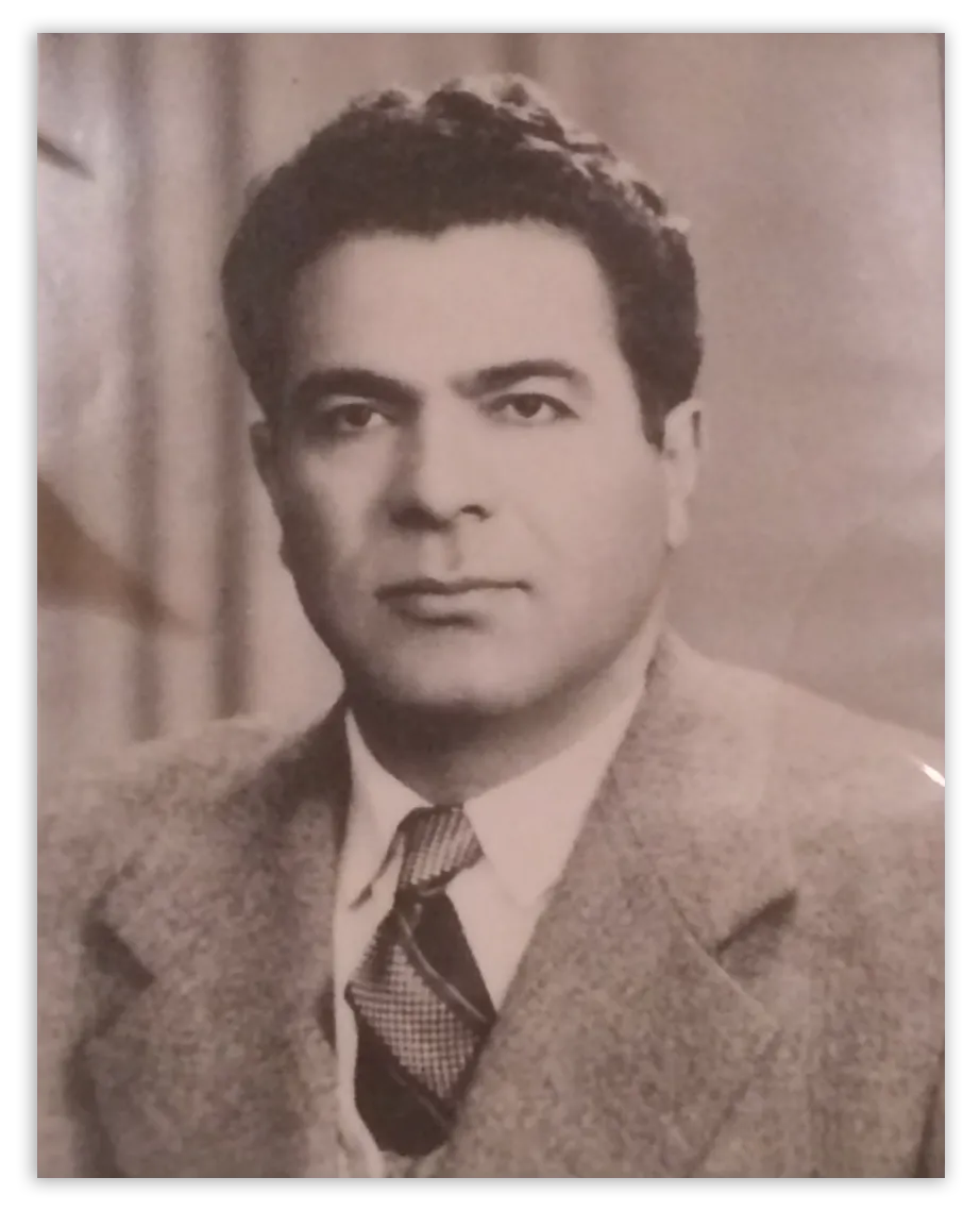 L'image peut contenir Andranik Madadian Accessoires Tenue de soirée Cravate Visage Tête Personne Photographie Portrait et Adulte