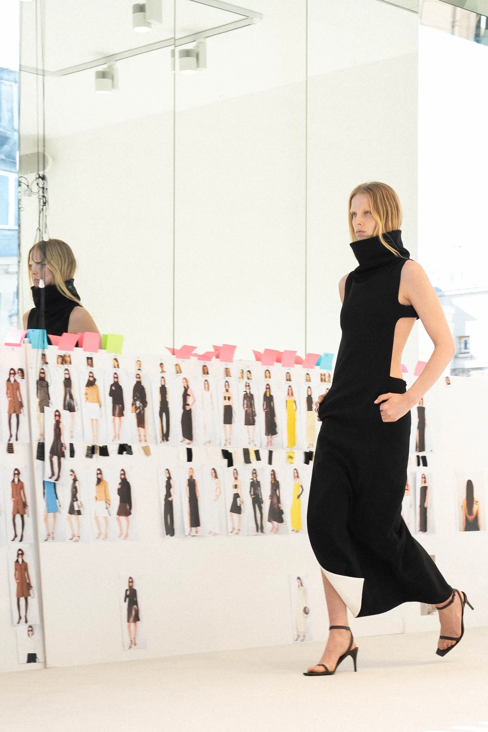 L'image peut contenir Kate Nauta Freddie Williams II Freddie Williams II Vêtements pour adultes, chaussures et talons hauts