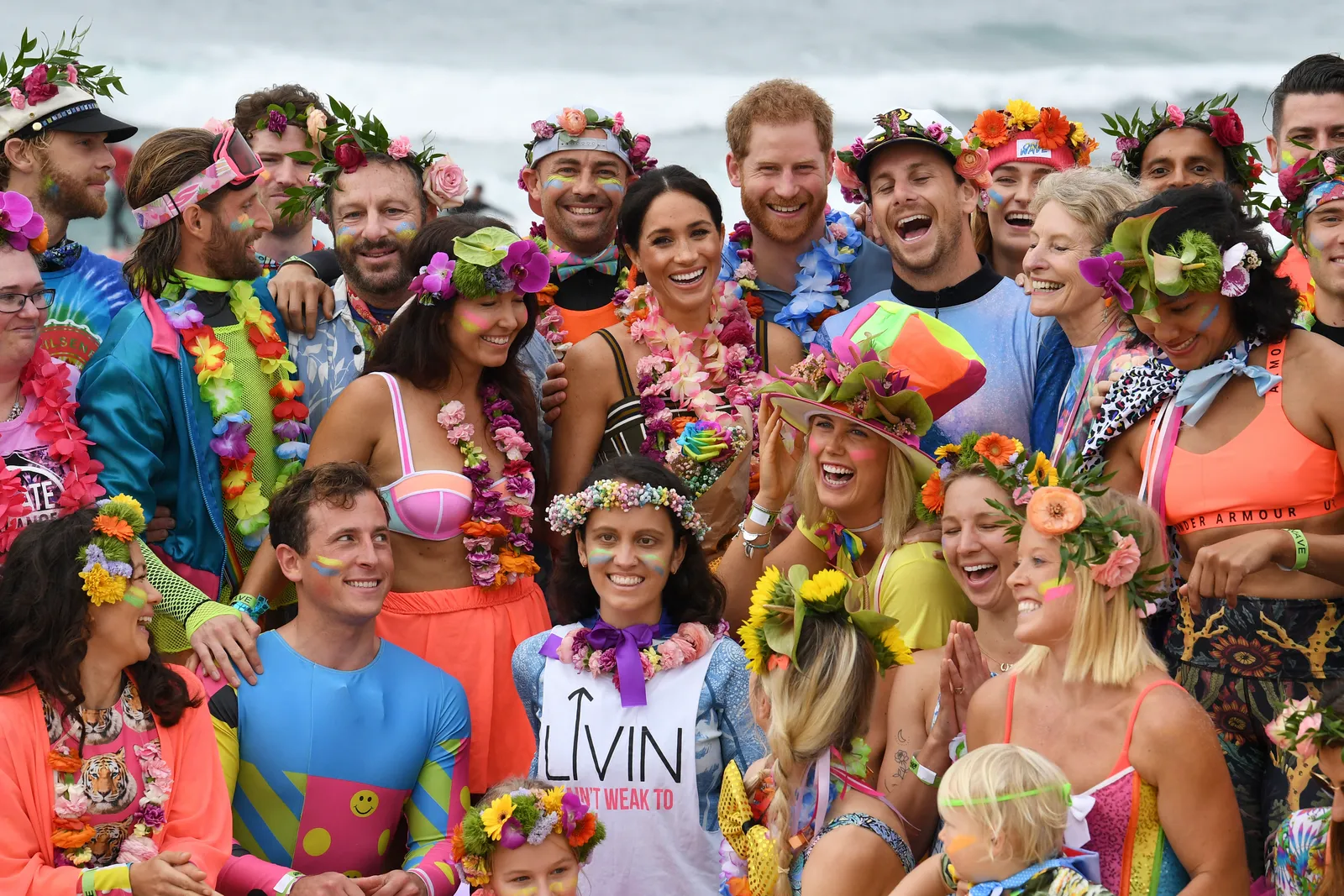 L'image contient peut-être le prince Harry, duc de Sussex, Meghan, duchesse de Sussex, Kathleen Aerts, composition florale et florale.