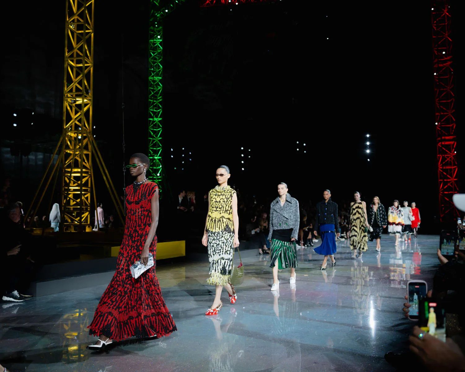 Le sexe était de retour sur les podiums de la Fashion Week de Paris, mais pas comme vous le pensez L'image peut contenir Krista White Rila Fukushima Personne adulte Danse Activités de loisirs Accessoires Sac et sac à main